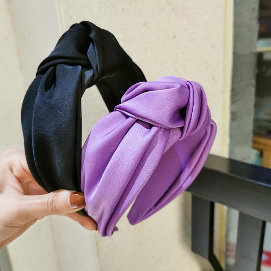 Wide Solid Color Knot Headband for Women - Stylish Hair Accessory - Image 4