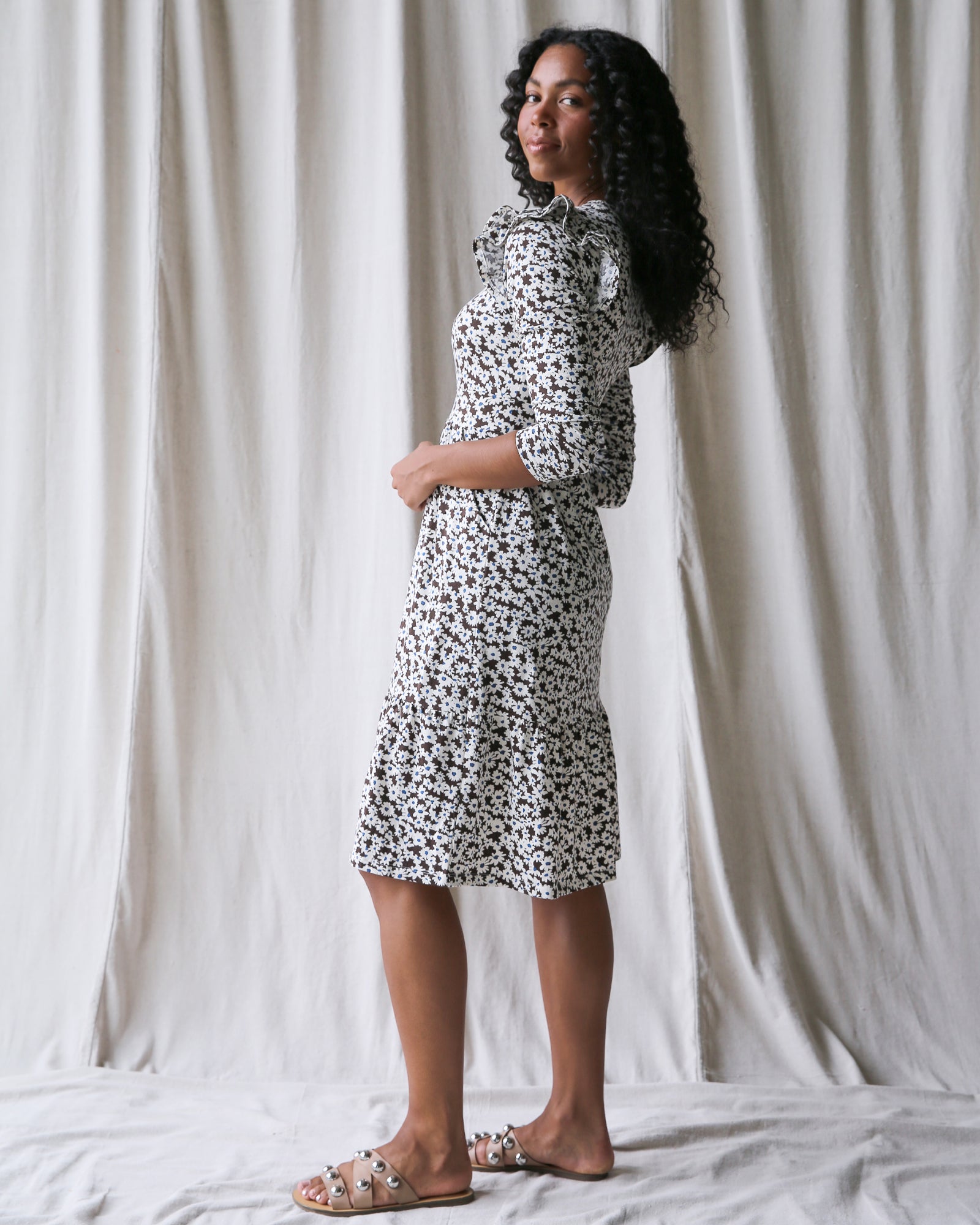 Floral Print Midi Dress with Flutter Sleeve Detail - Image 4