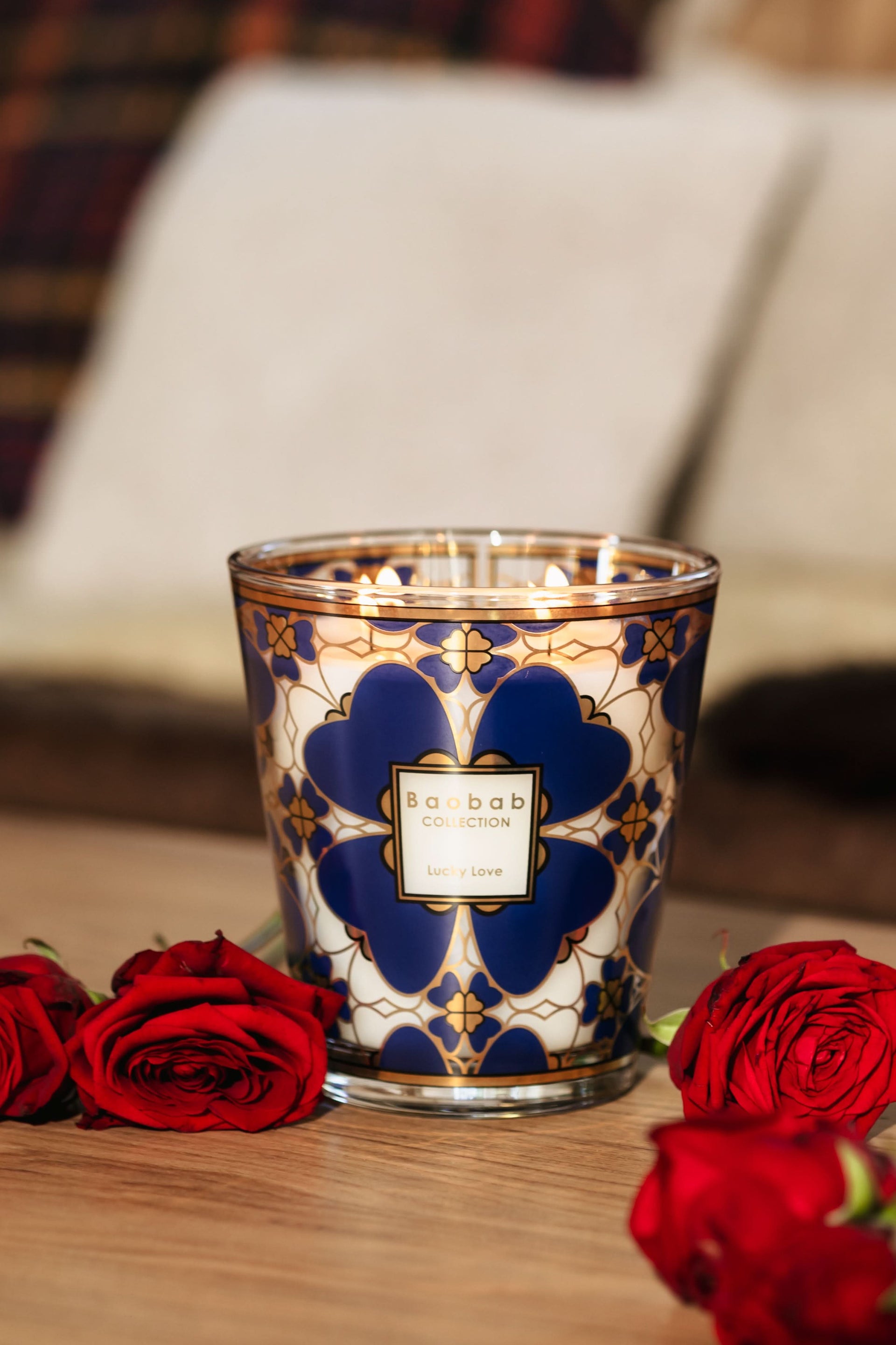 Lucky Love Max 16 Scented Candle with 24-Carat Gold Print