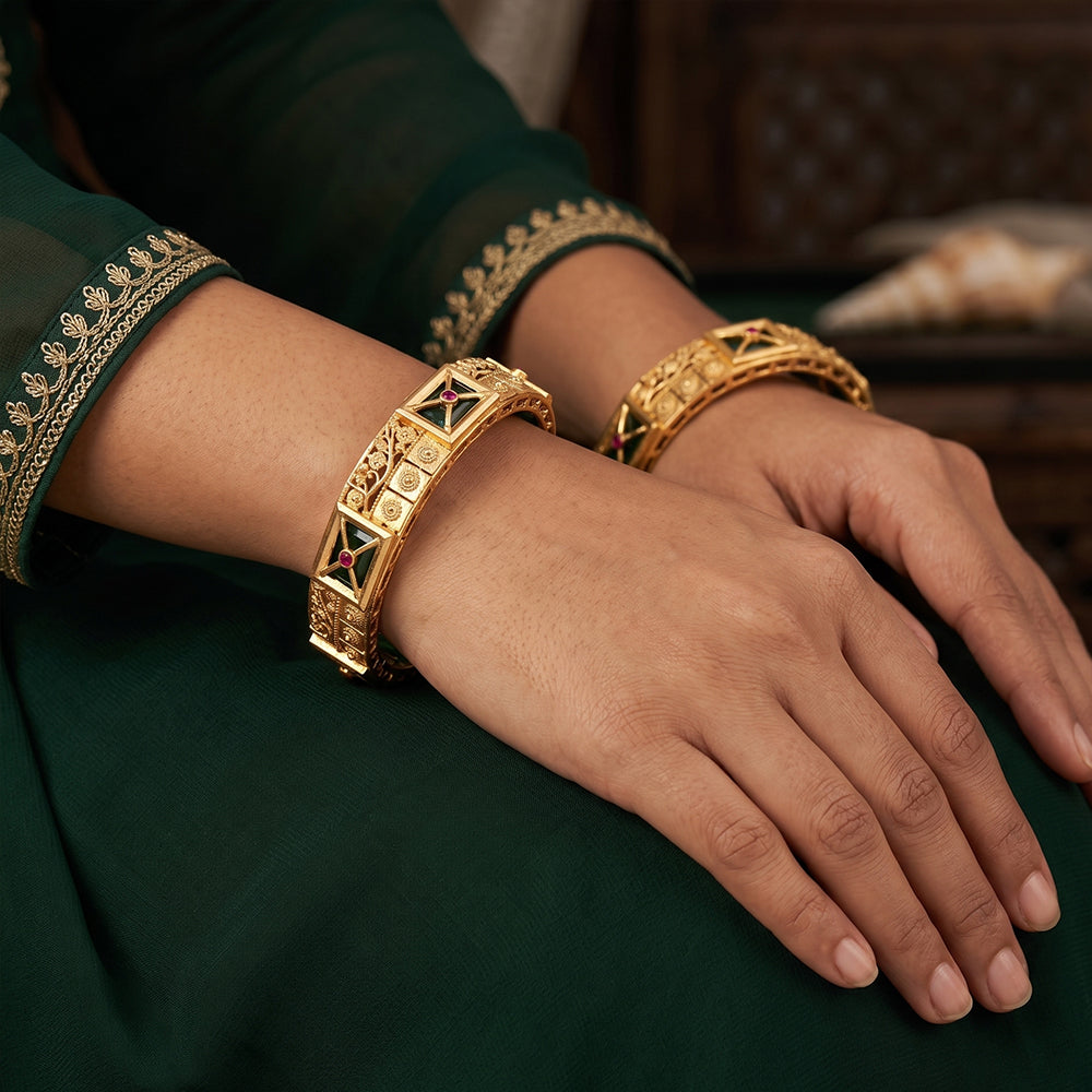 Designer Rajwadi Pattern Bangle Set for Wedding Jewelry
