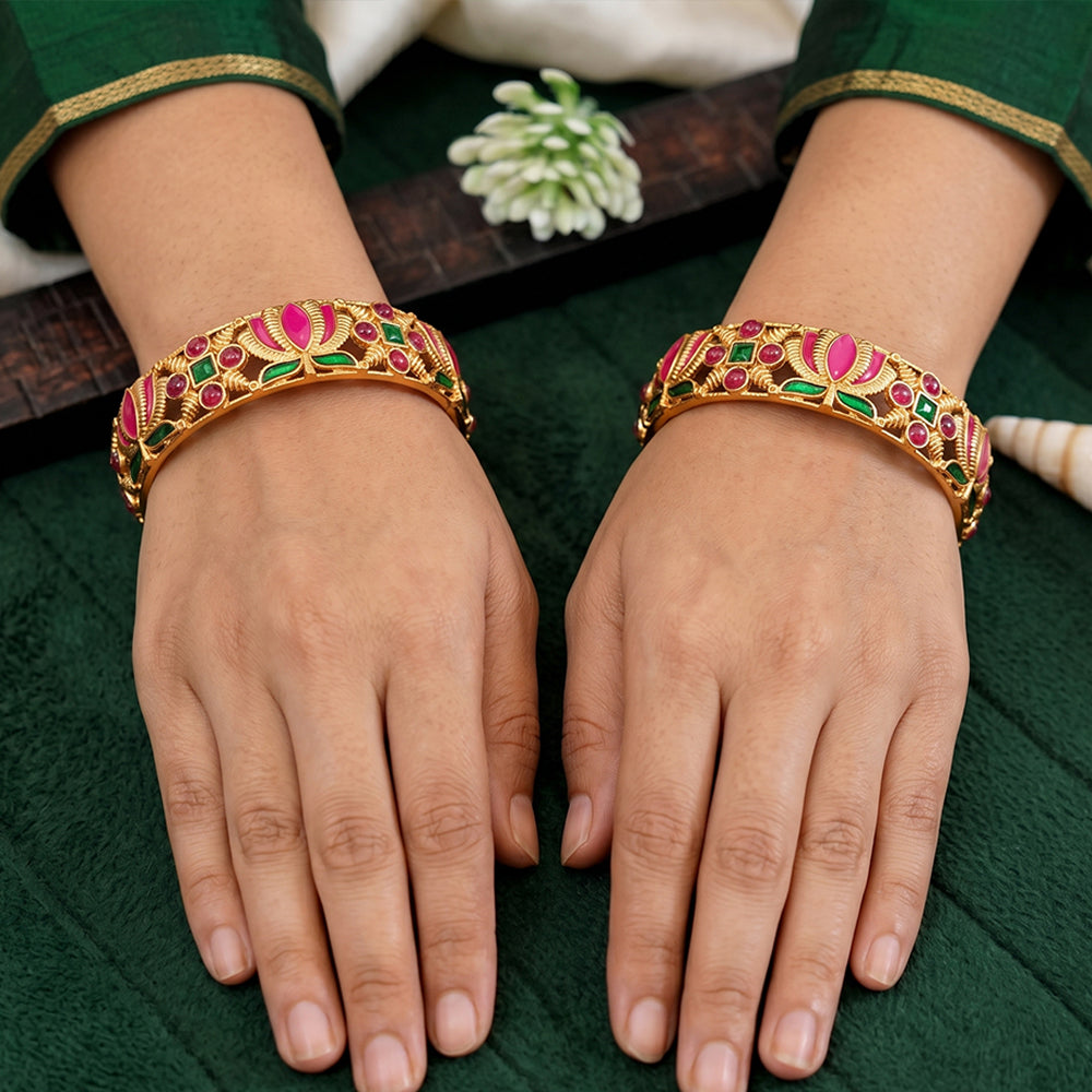 Antique Kemp Stone Traditional Bangle Set for Festive Wear