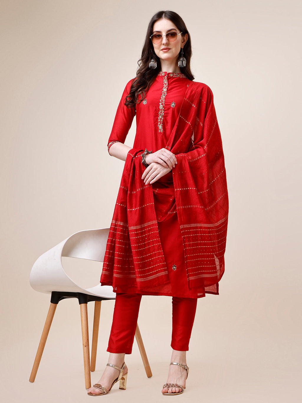 Multicolor embroidered kurta with mandarin collar, paired with matching pants and dupatta