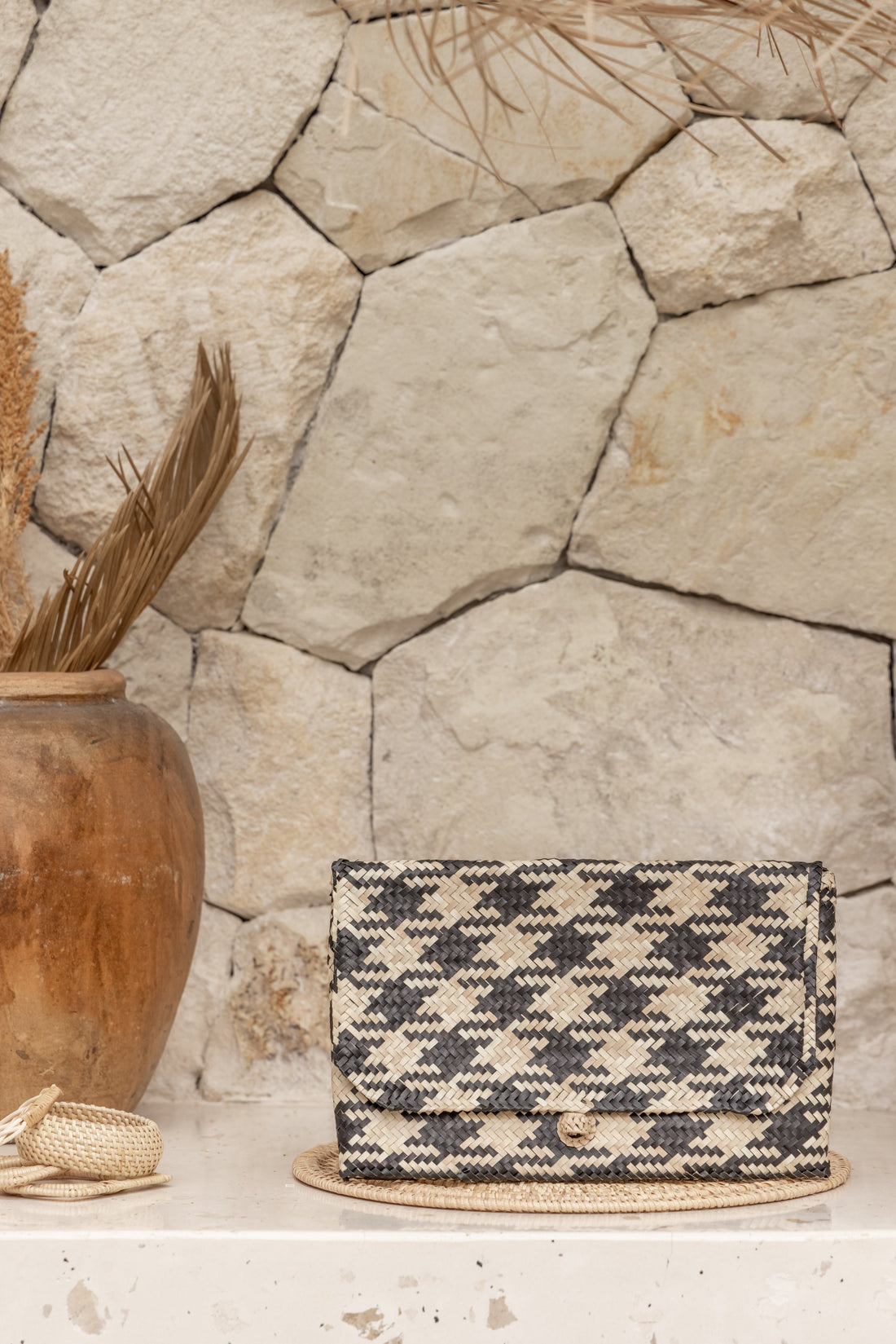 Woven Rattan Plaid Clutch Handbag for Everyday Chic - Image 3