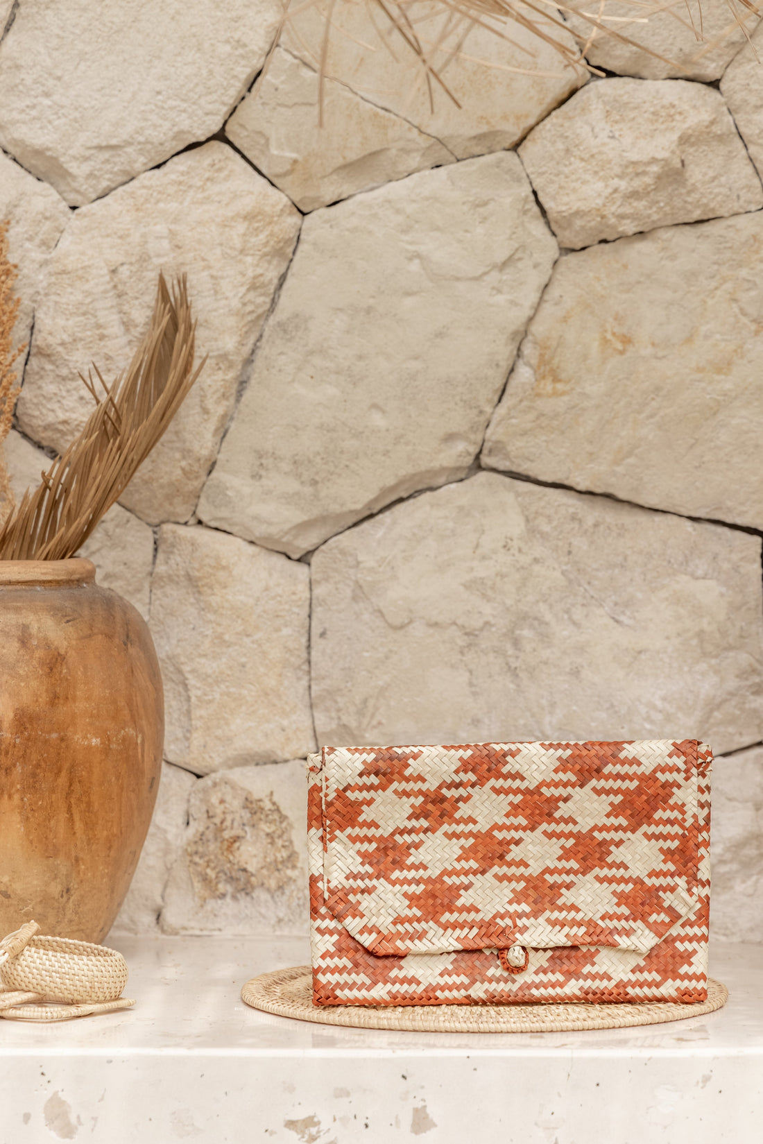 Woven Rattan Plaid Clutch Handbag for Everyday Chic - Image 2