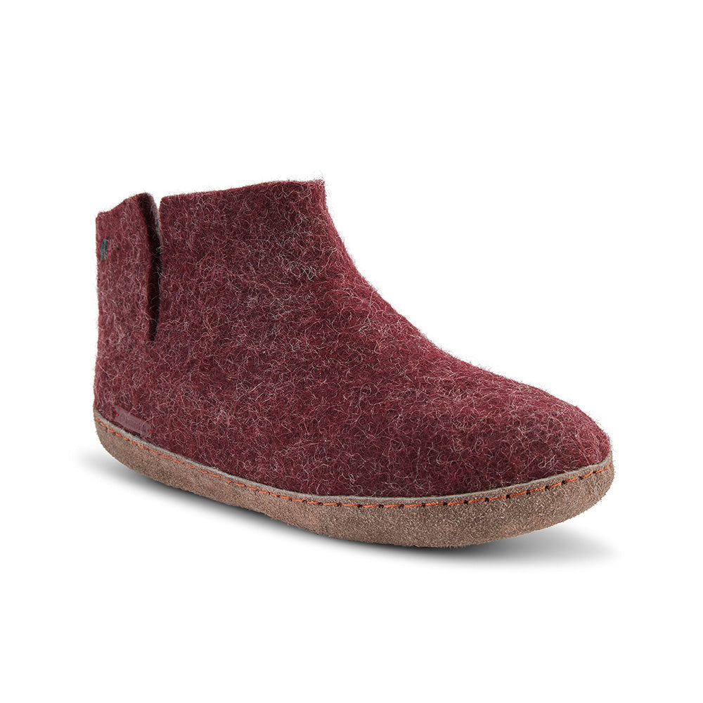 Close up of Women's Classic Boot in Bordeaux leather and wool fabric
