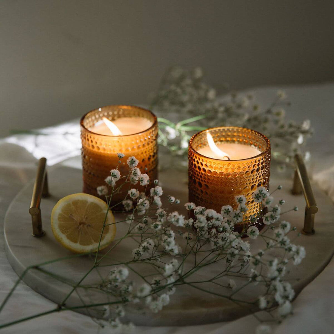 White Lily Scented Candle | Aromática Floral Fragrance