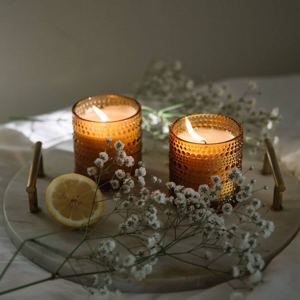 White Lily Scented Candle | Aromática Floral Fragrance