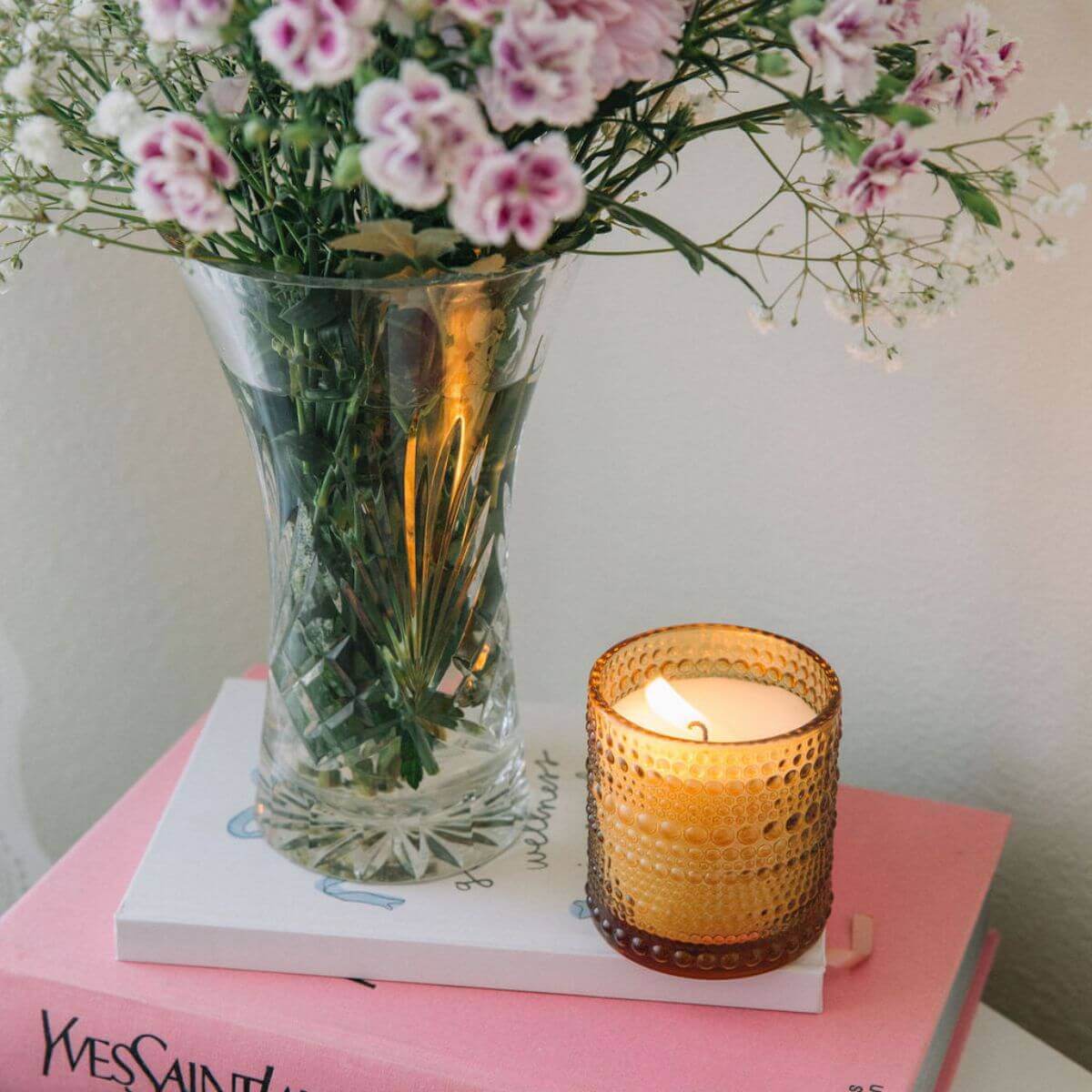 White Lily Scented Candle | Aromática Floral Fragrance
