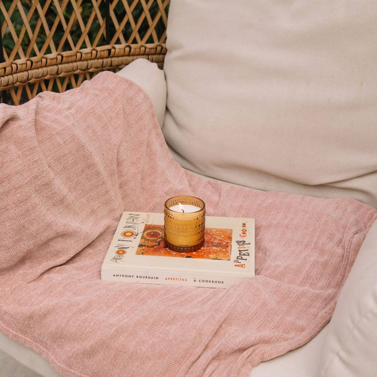 White Lily Scented Candle | Aromática Floral Fragrance