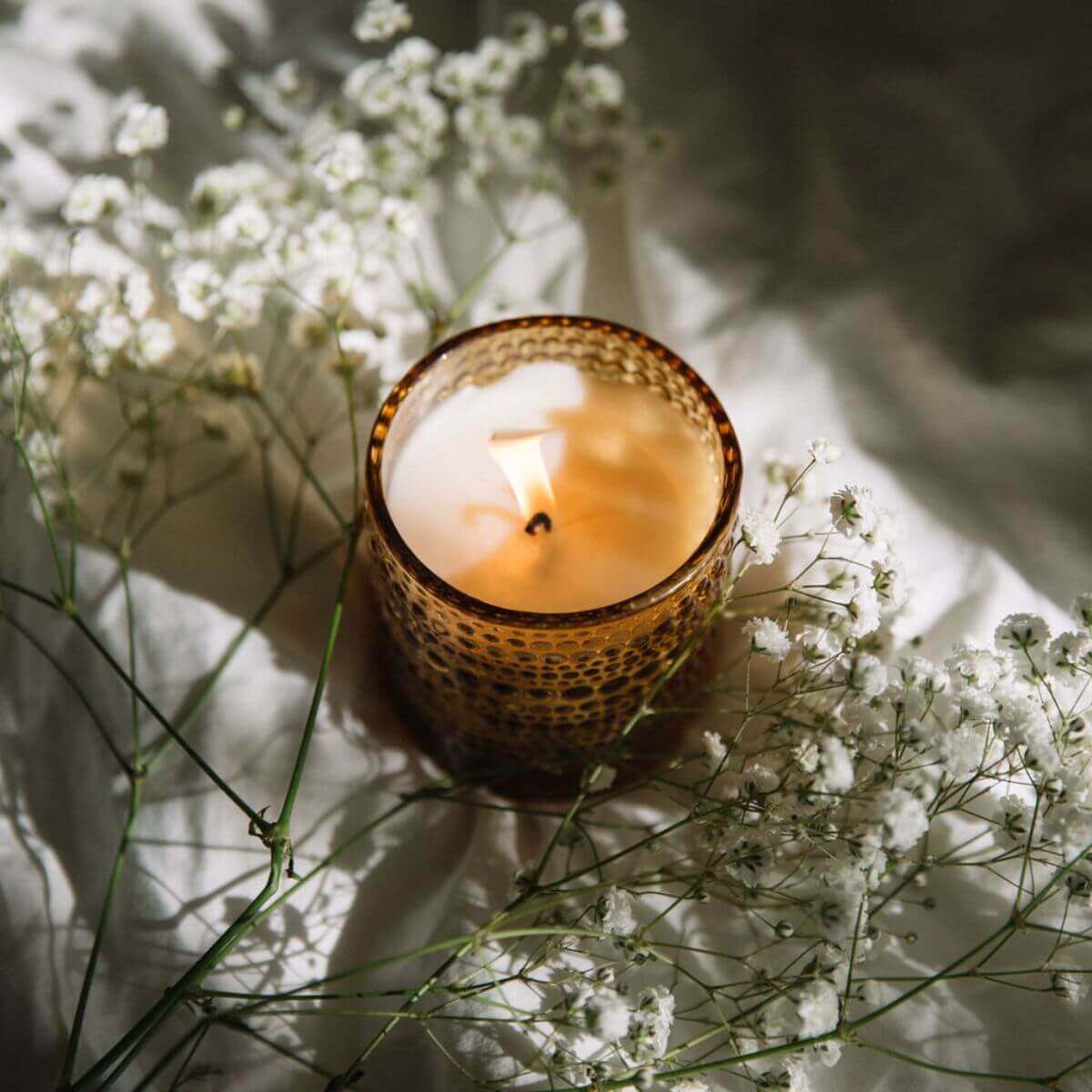 White Lily Scented Candle | Aromática Floral Fragrance