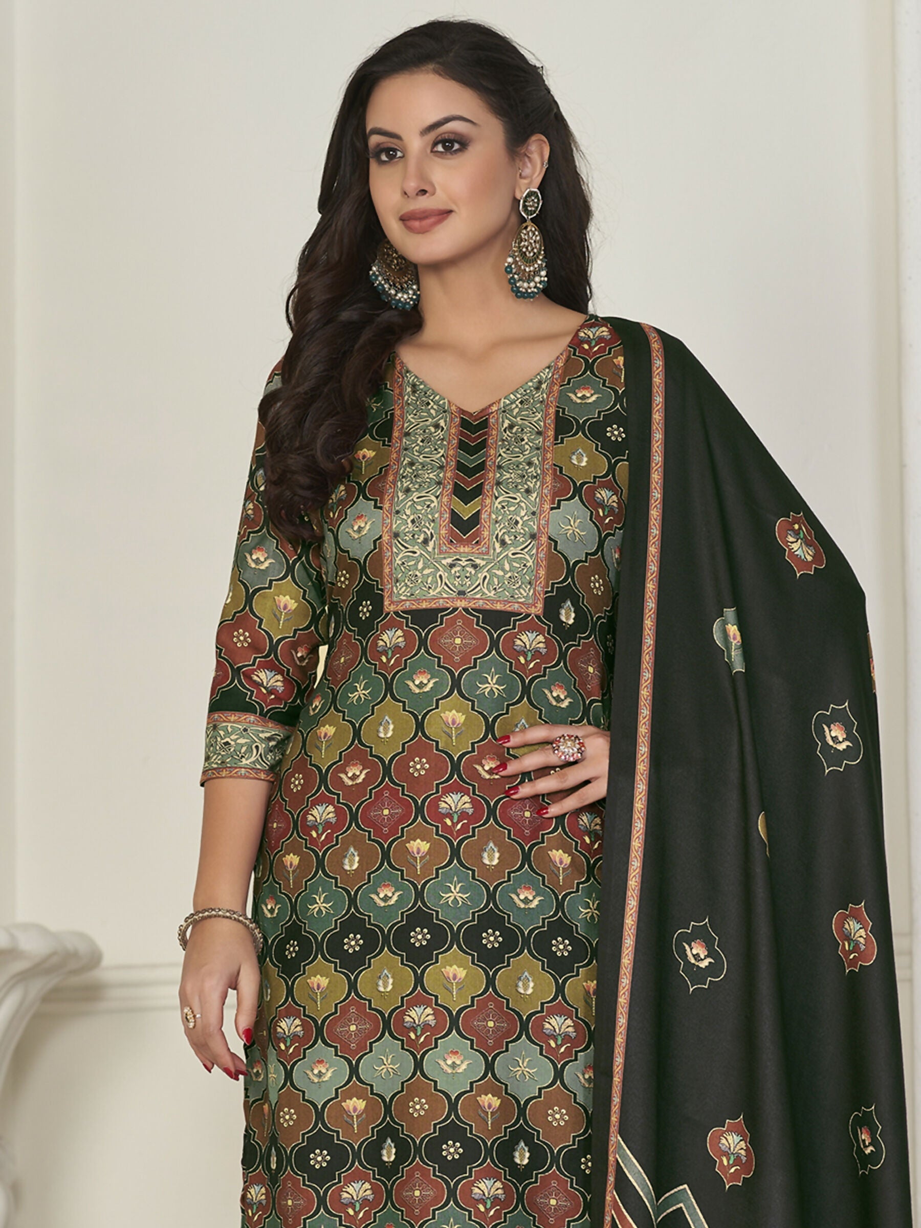 Women's Multicolor Pashmina Geometric Digital Print Kurta Set
