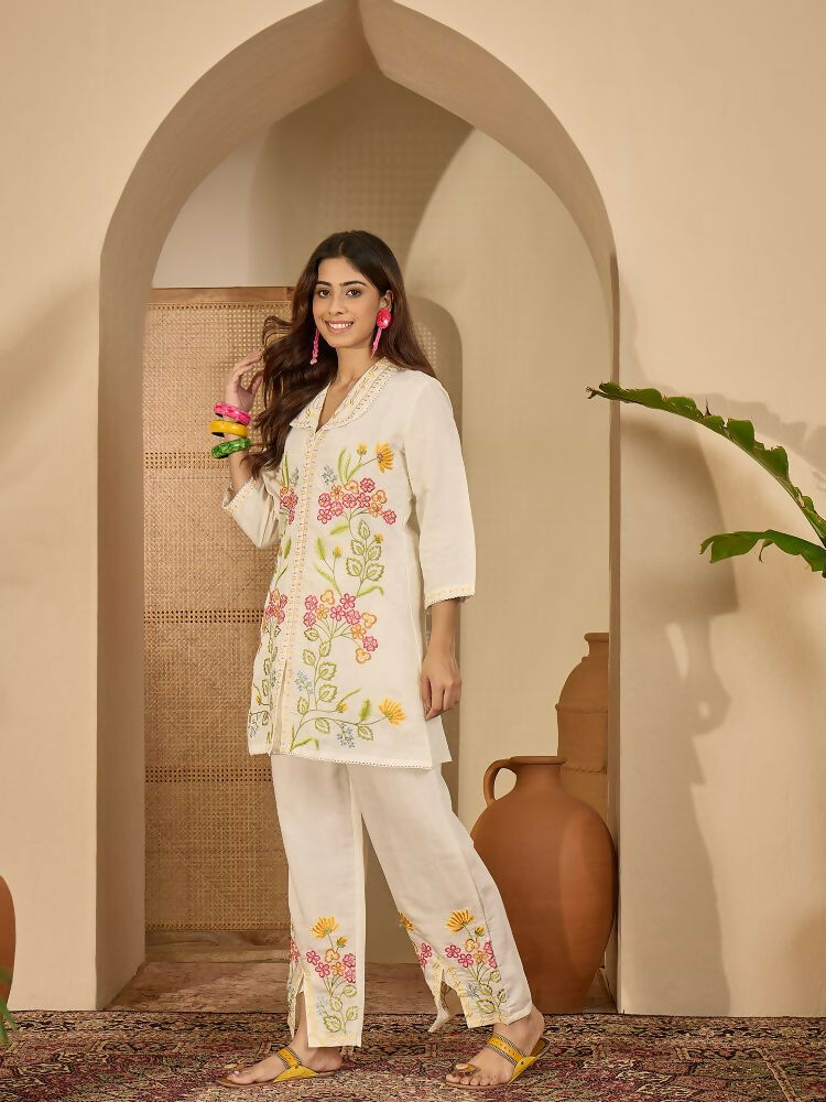 Women's Cream Roman Silk Embroidered Kurta Set with Shirt Collar