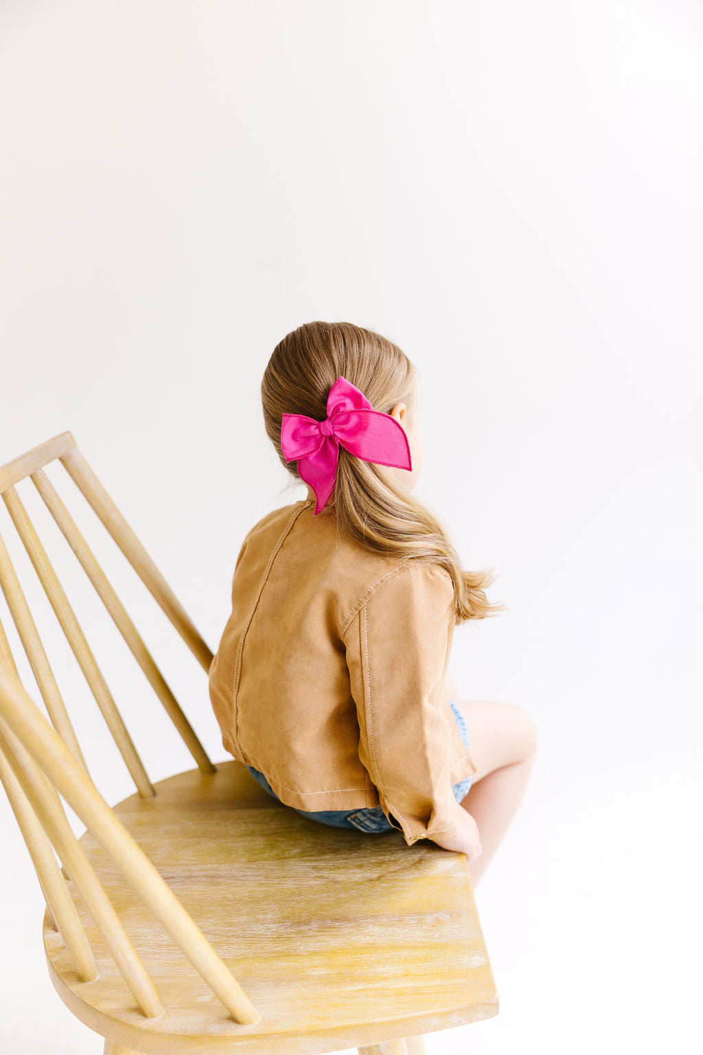 White Medium Hair Bow for Babies and Toddlers - Image 5