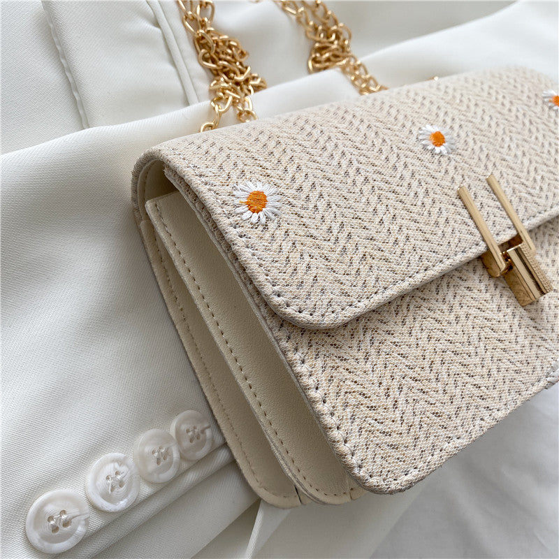 Woven Daisy Chain Crossbody Bag - Versatile Summer Shoulder Purse - Image 5