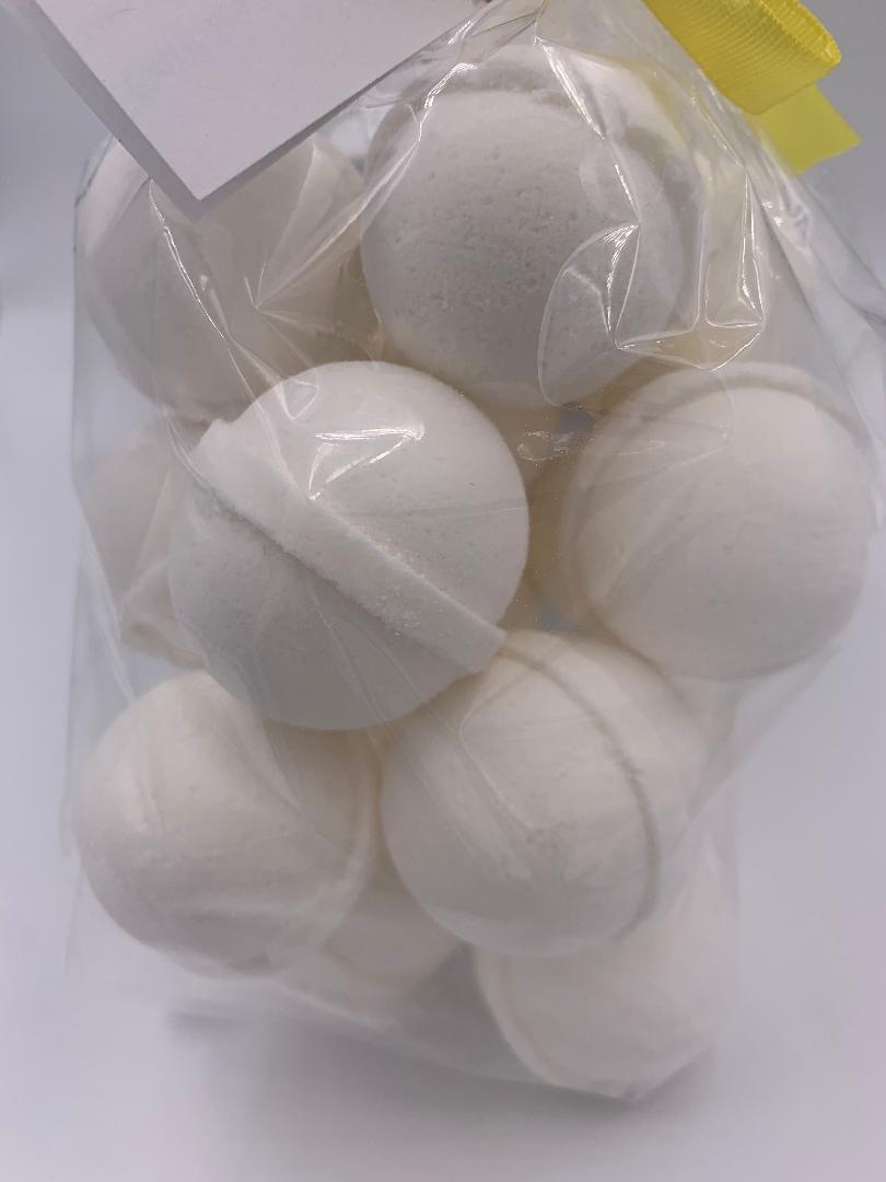 14 bath bombs (Scents Kids Love) our Little Bag of Balls - Kids Spa Parties