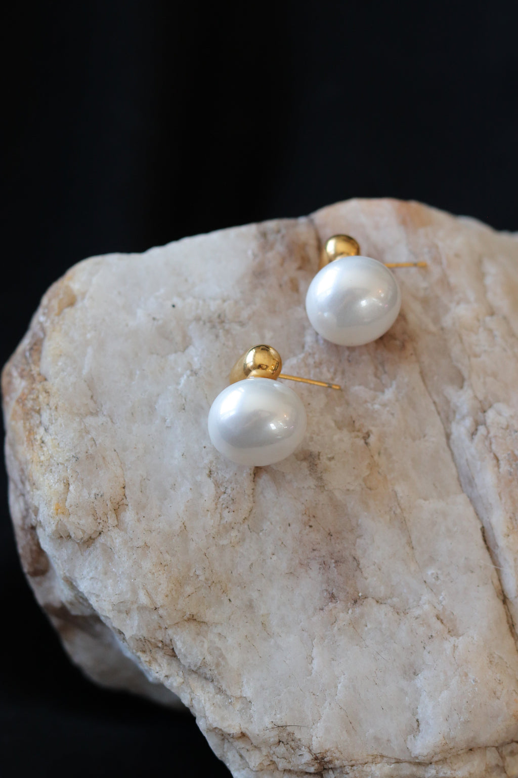 Gold Pearl Stud Earrings – 18K Gold Plated Stainless Steel Waterproof Pearl Earrings