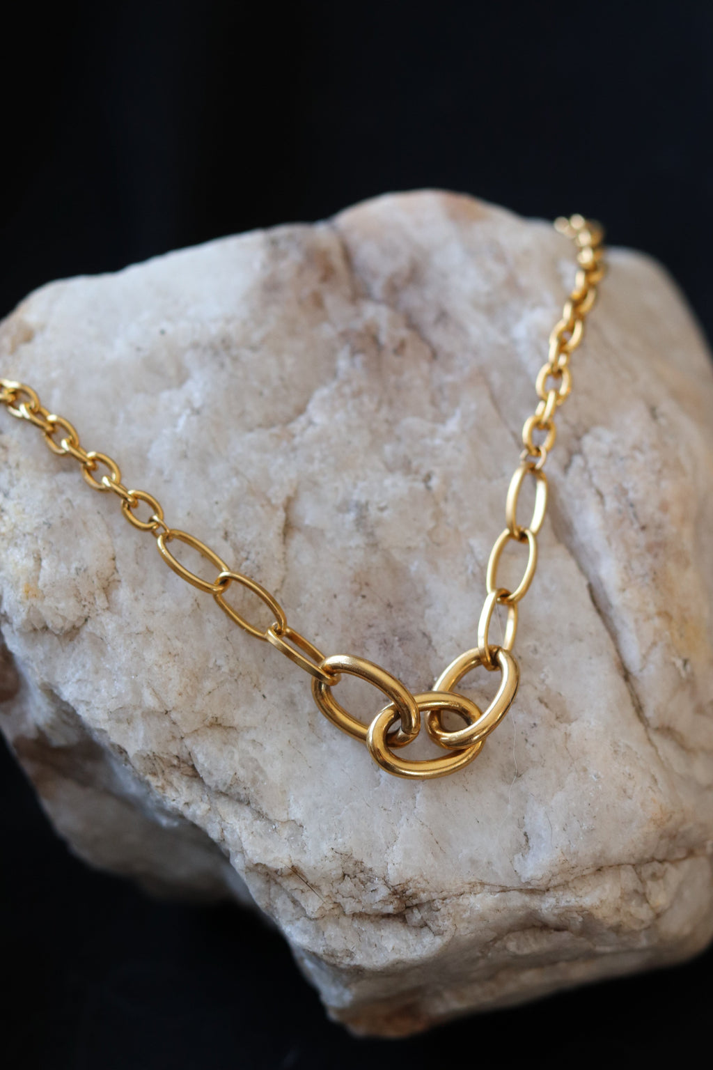 Ophelia Gold Toggle Necklace - 18K Gold Plated Oval Link Chain