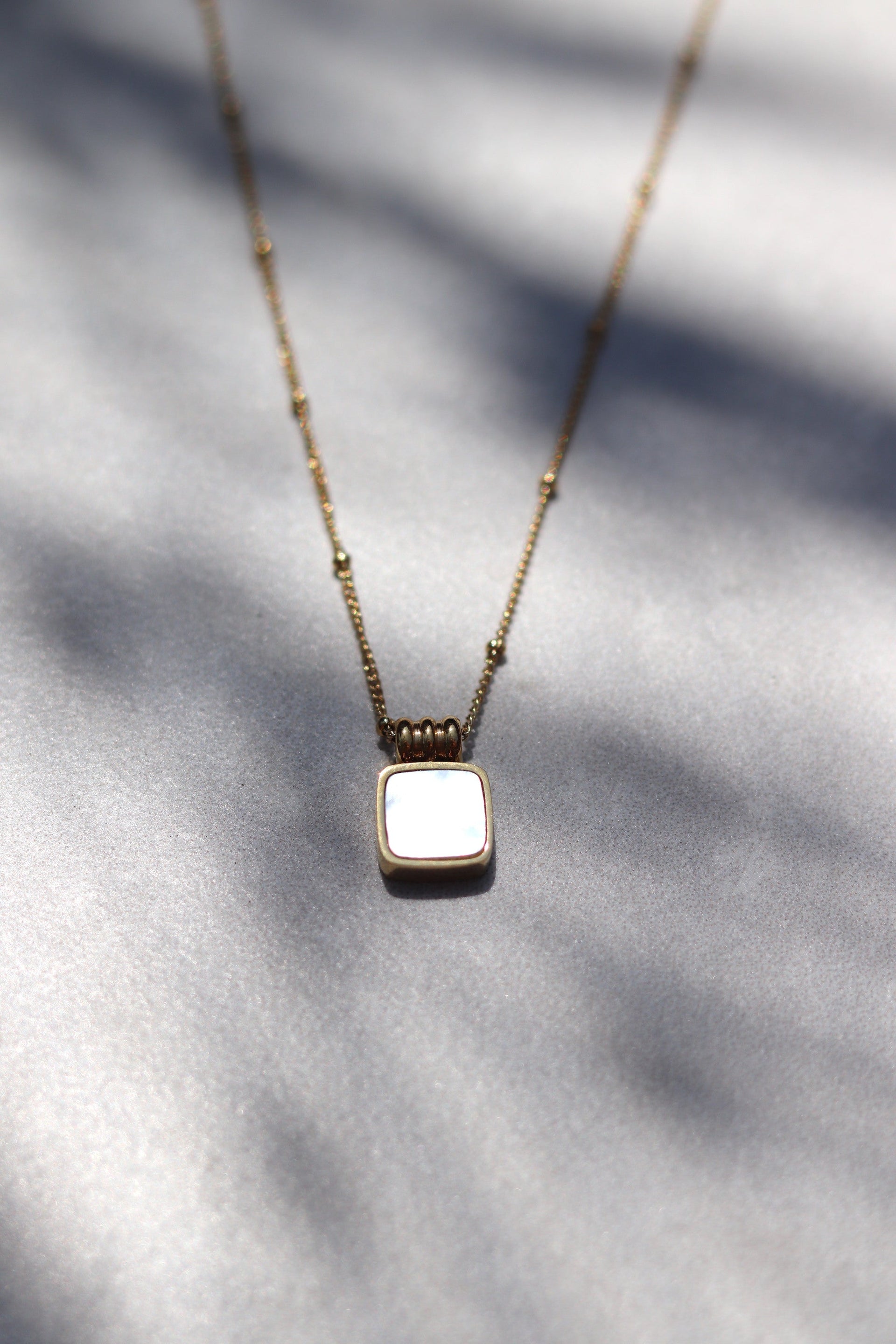 Dee Necklace – White Pendant Necklace in 18K Gold Plated Stainless Steel