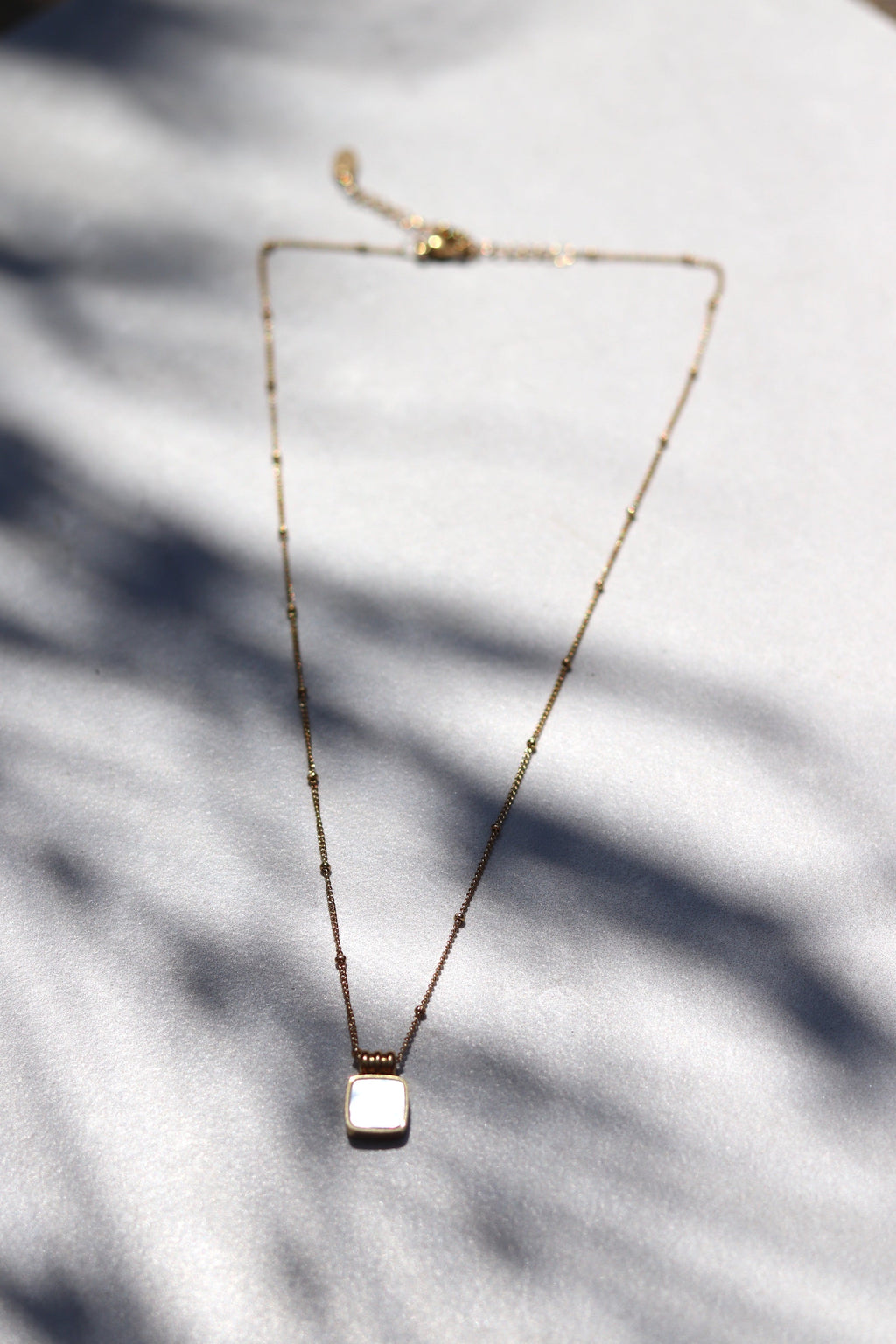 Dee Necklace – White Pendant Necklace in 18K Gold Plated Stainless Steel