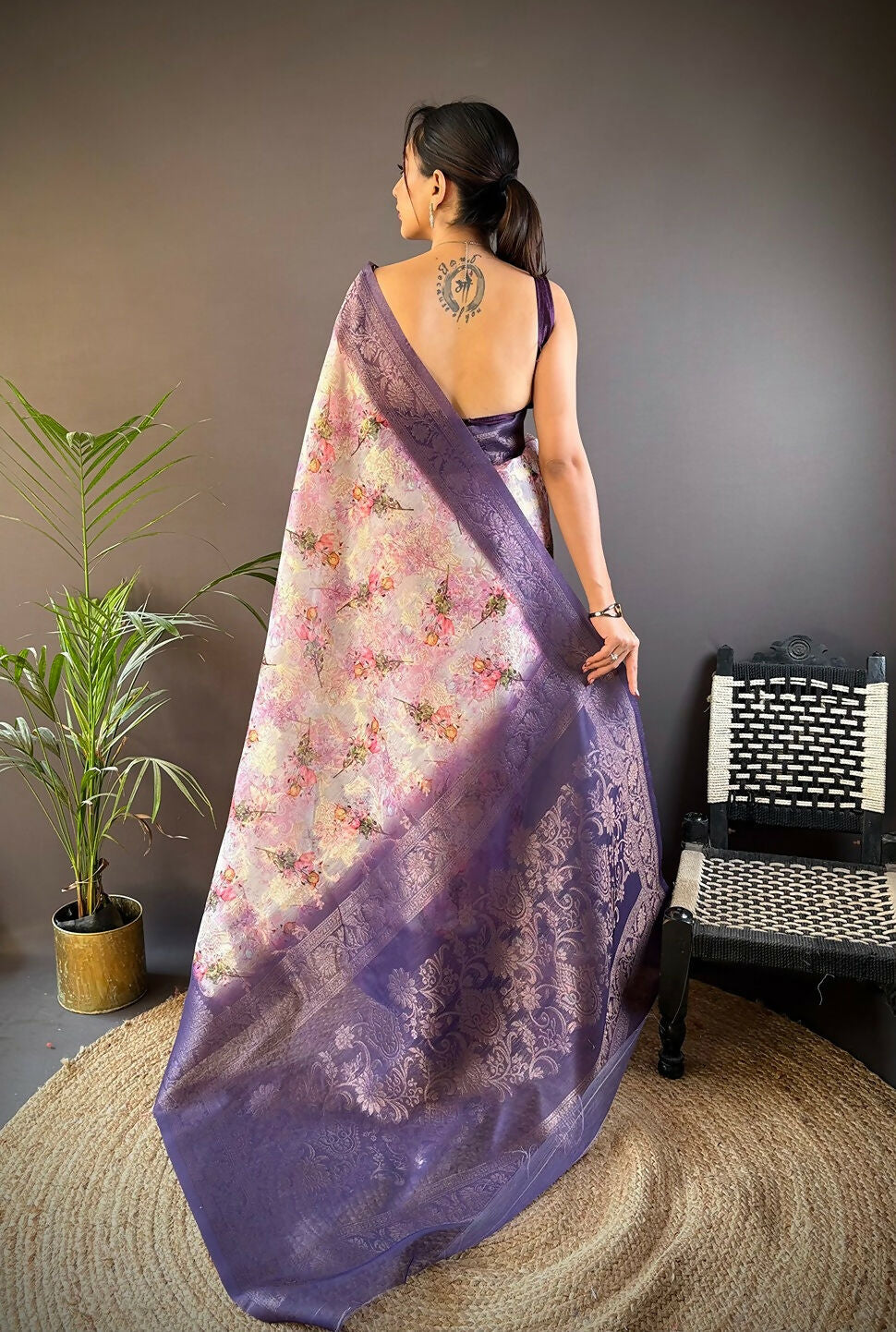 Joban Fashion Light Purple Floral Motifs Banarasi Silk Sarees
