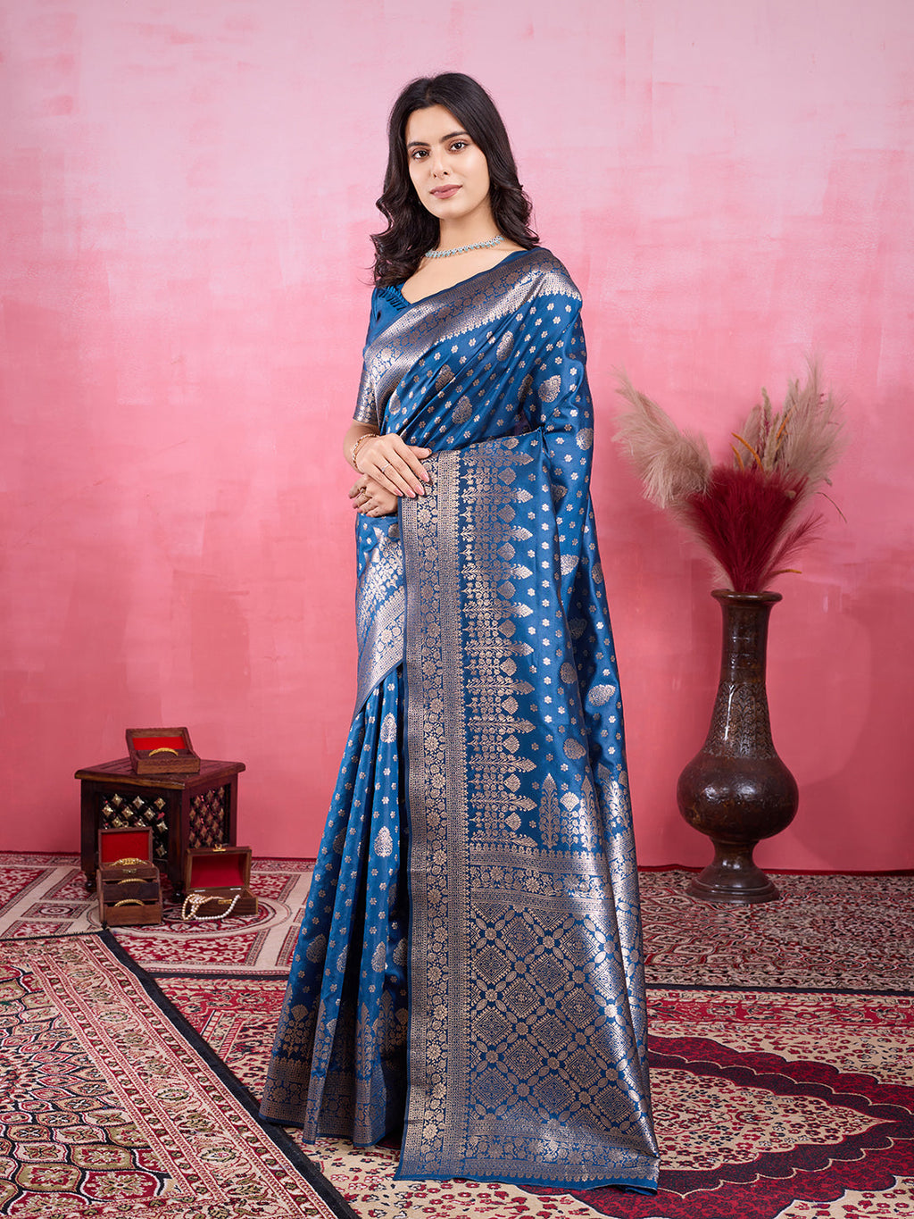 Rama Banarasi Silk Saree with Elegant Jacquard Golden Zari Work