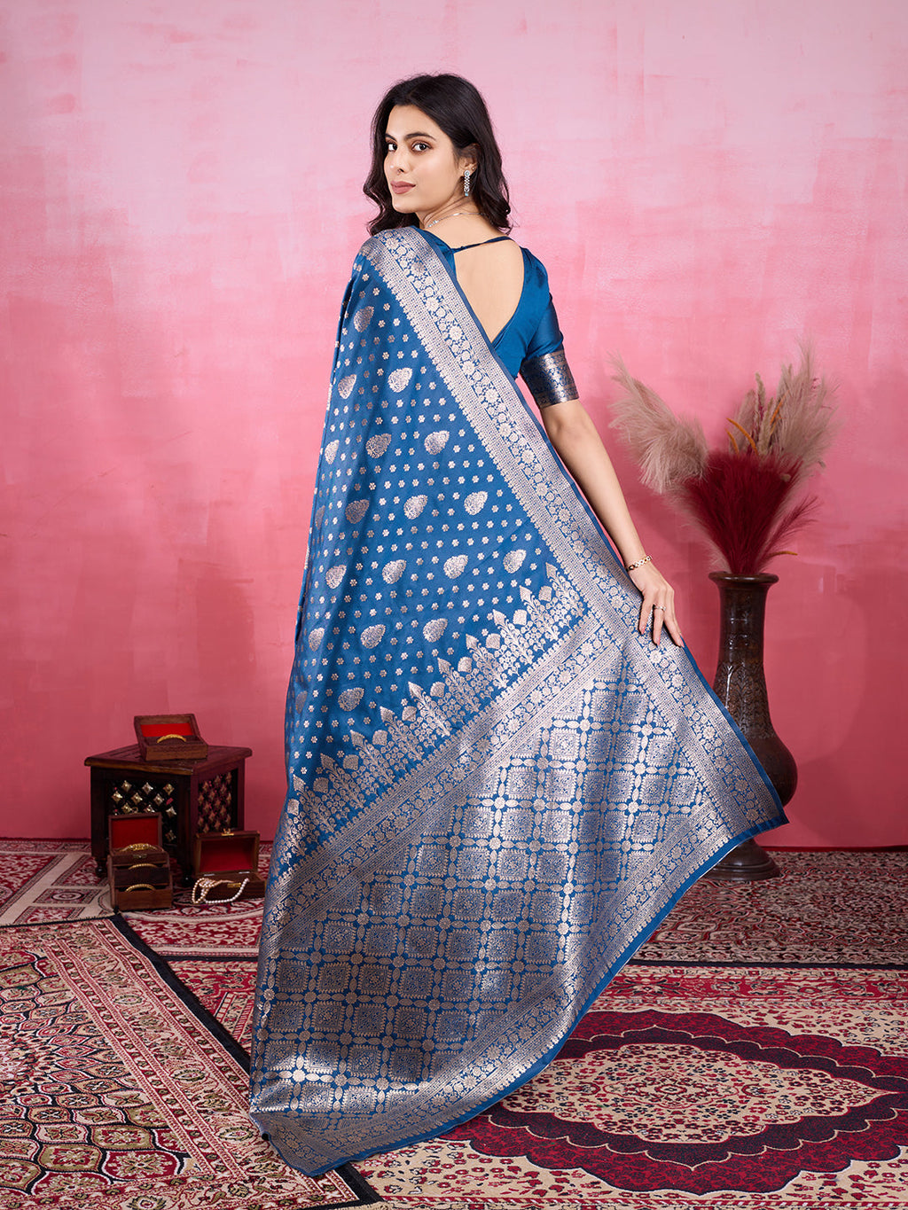 Rama Banarasi Silk Saree with Elegant Jacquard Golden Zari Work
