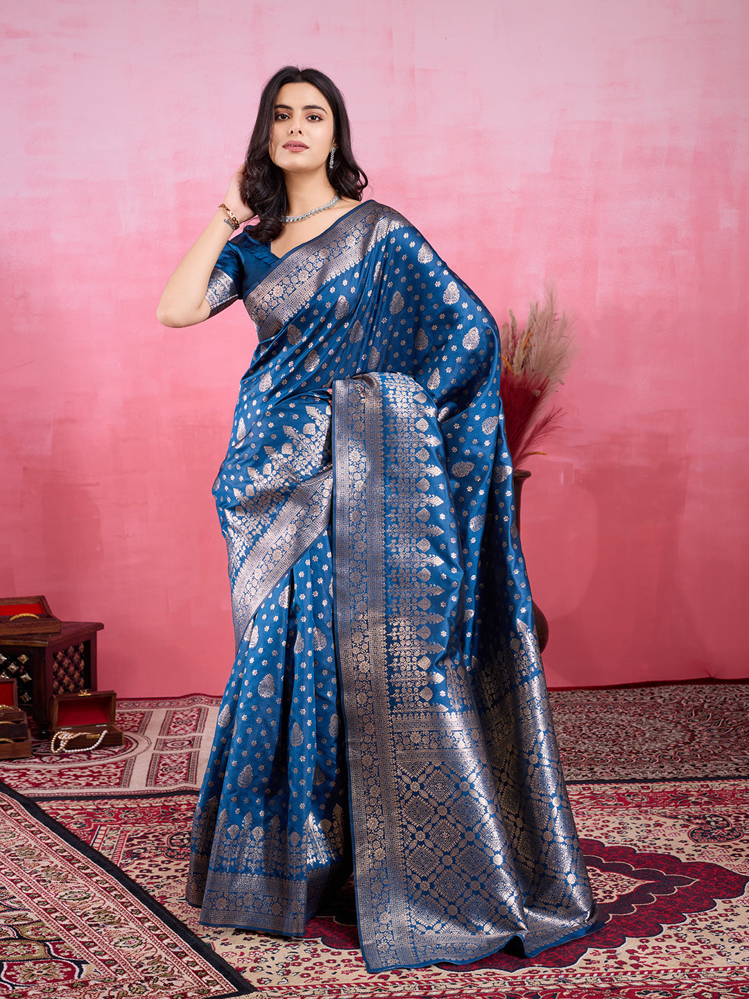 Rama Banarasi Silk Saree with Elegant Jacquard Golden Zari Work