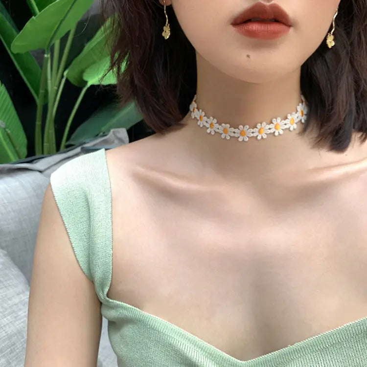 Daisy Lace Flower Choker Necklace for Women