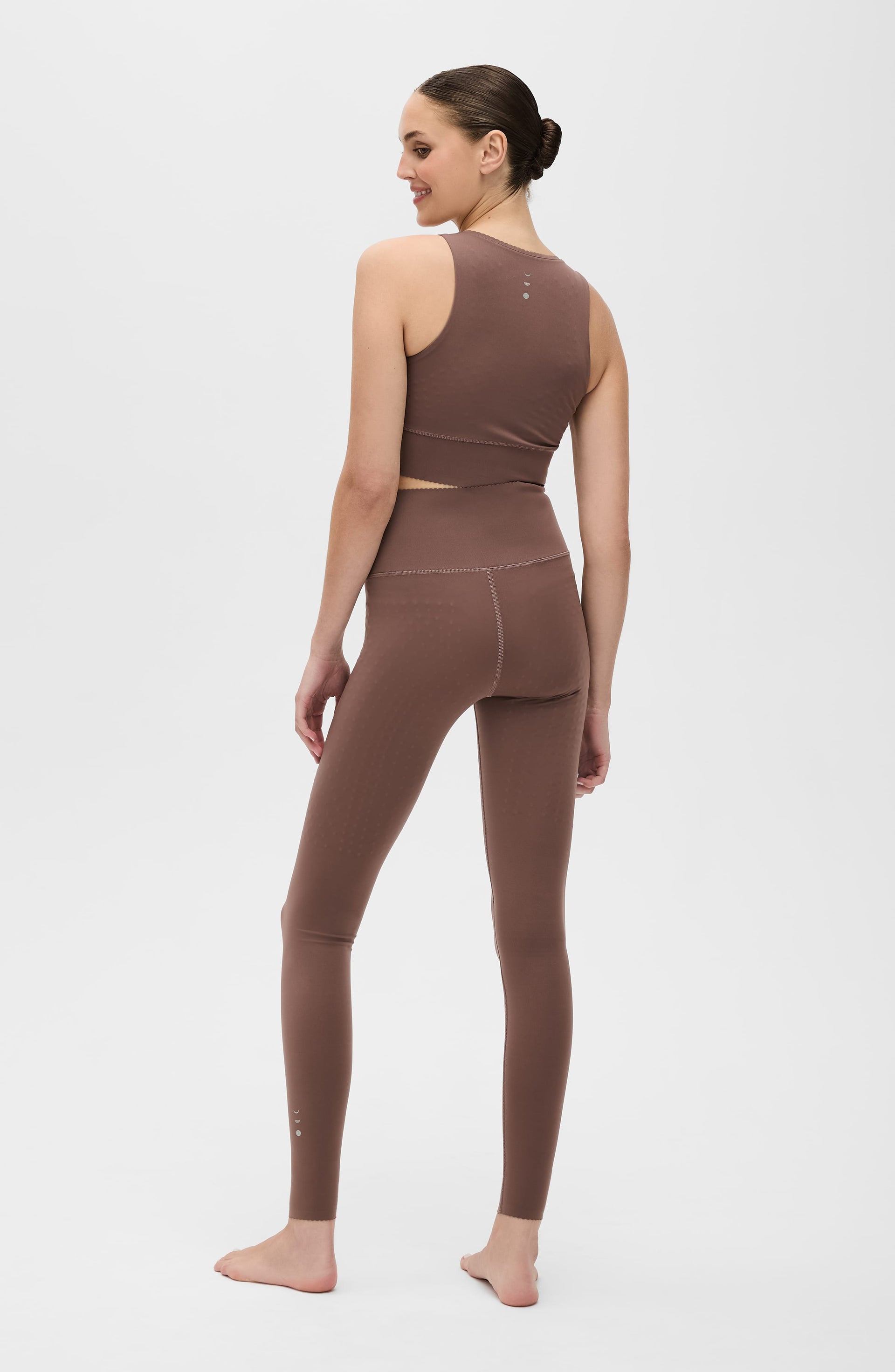 Adorn High-Waisted Sculpting Leggings with Scalloped Hem