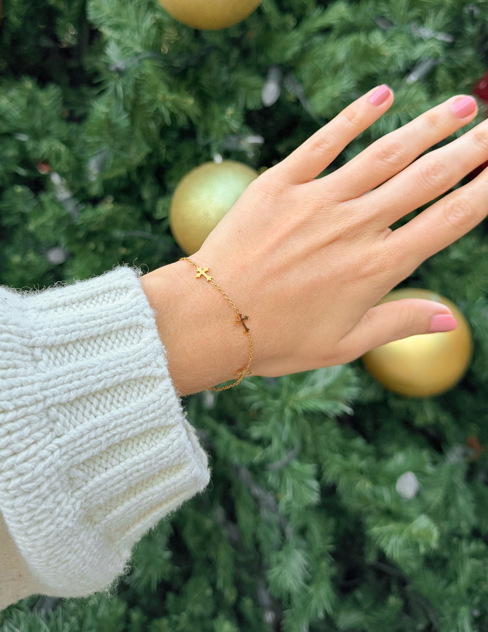 Gold Cross Link Bracelet: Minimalist Religious Jewelry for Women