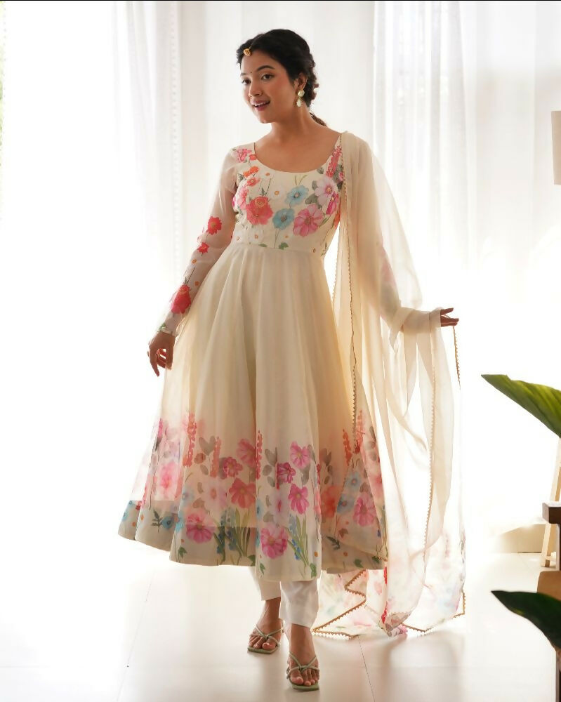 Cream Organza Kurta Set with Sequin Embroidery 3-Piece Outfit
