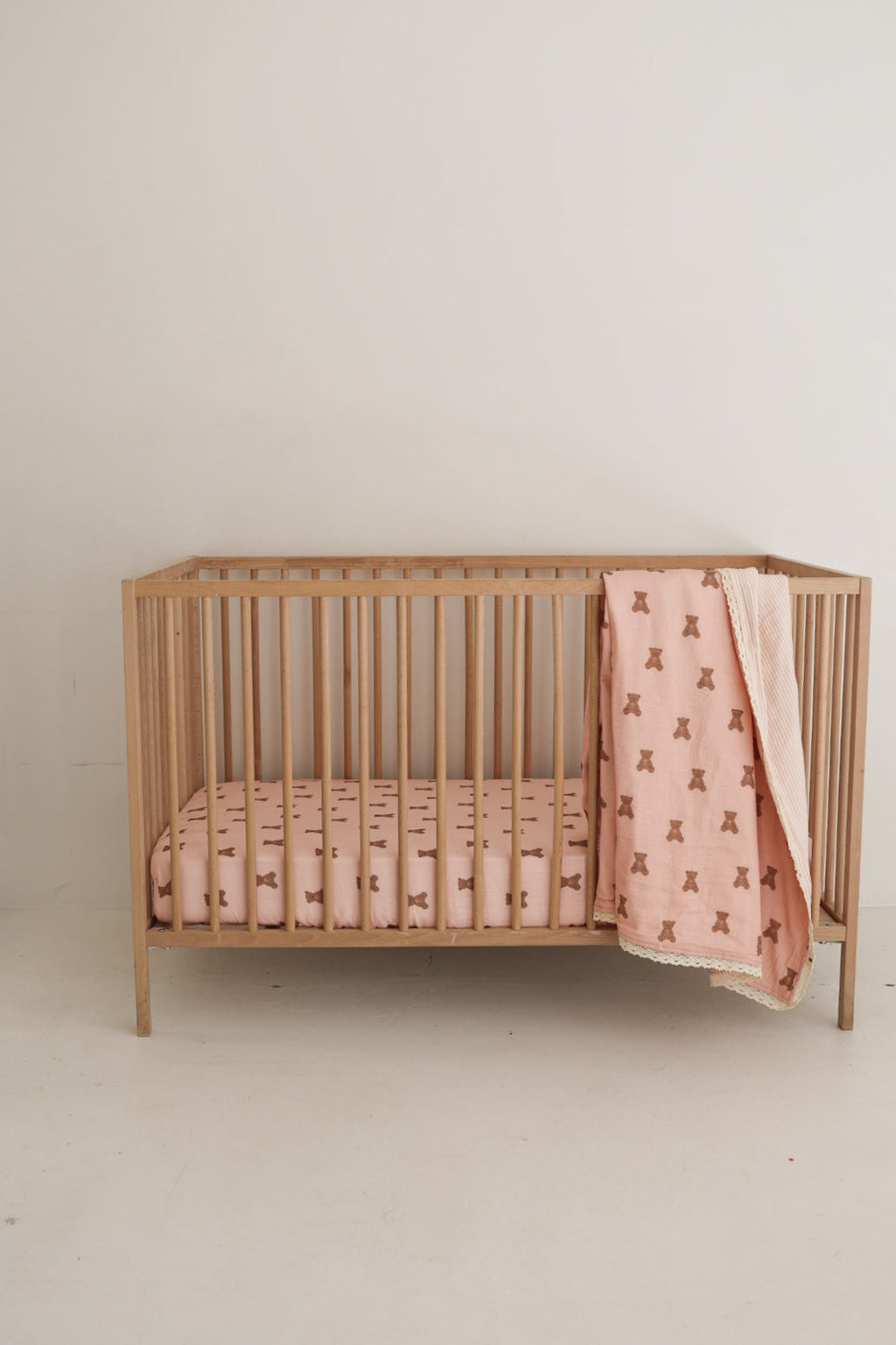 Soft Muslin Crib Sheet in Pink Lottie Bear Print for Baby Nursery - Image 2
