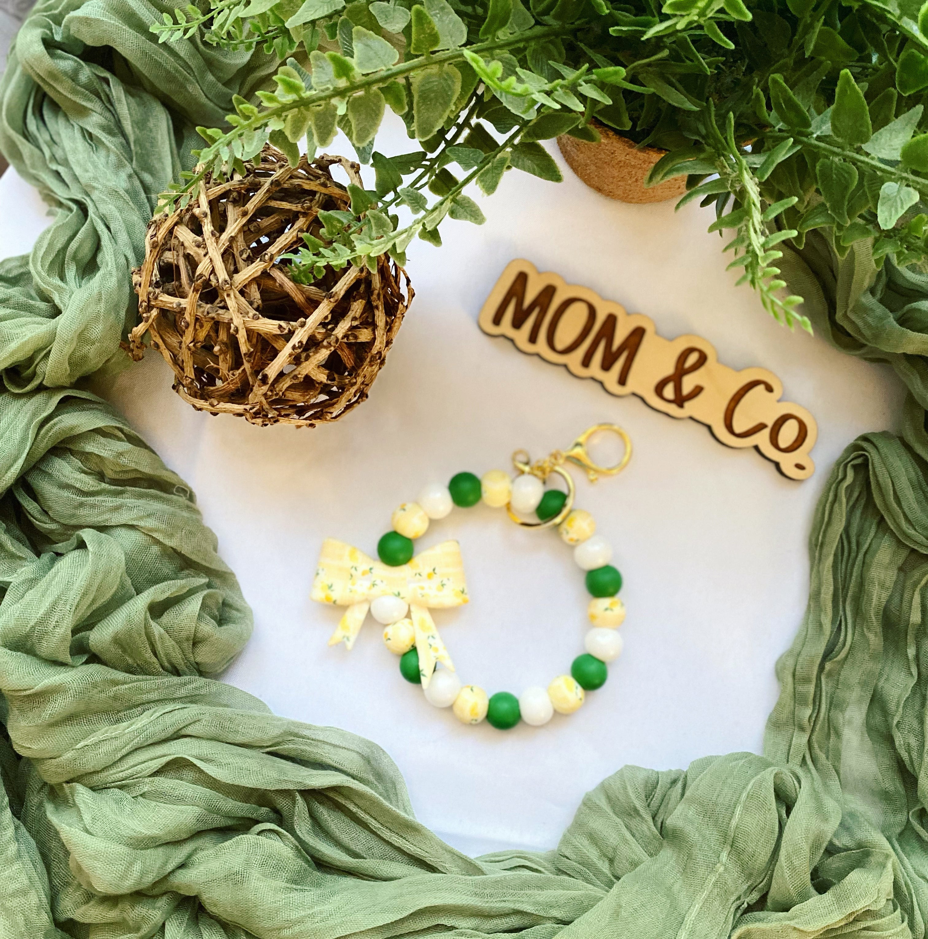 Lemondrop Bow Bead Wristlet