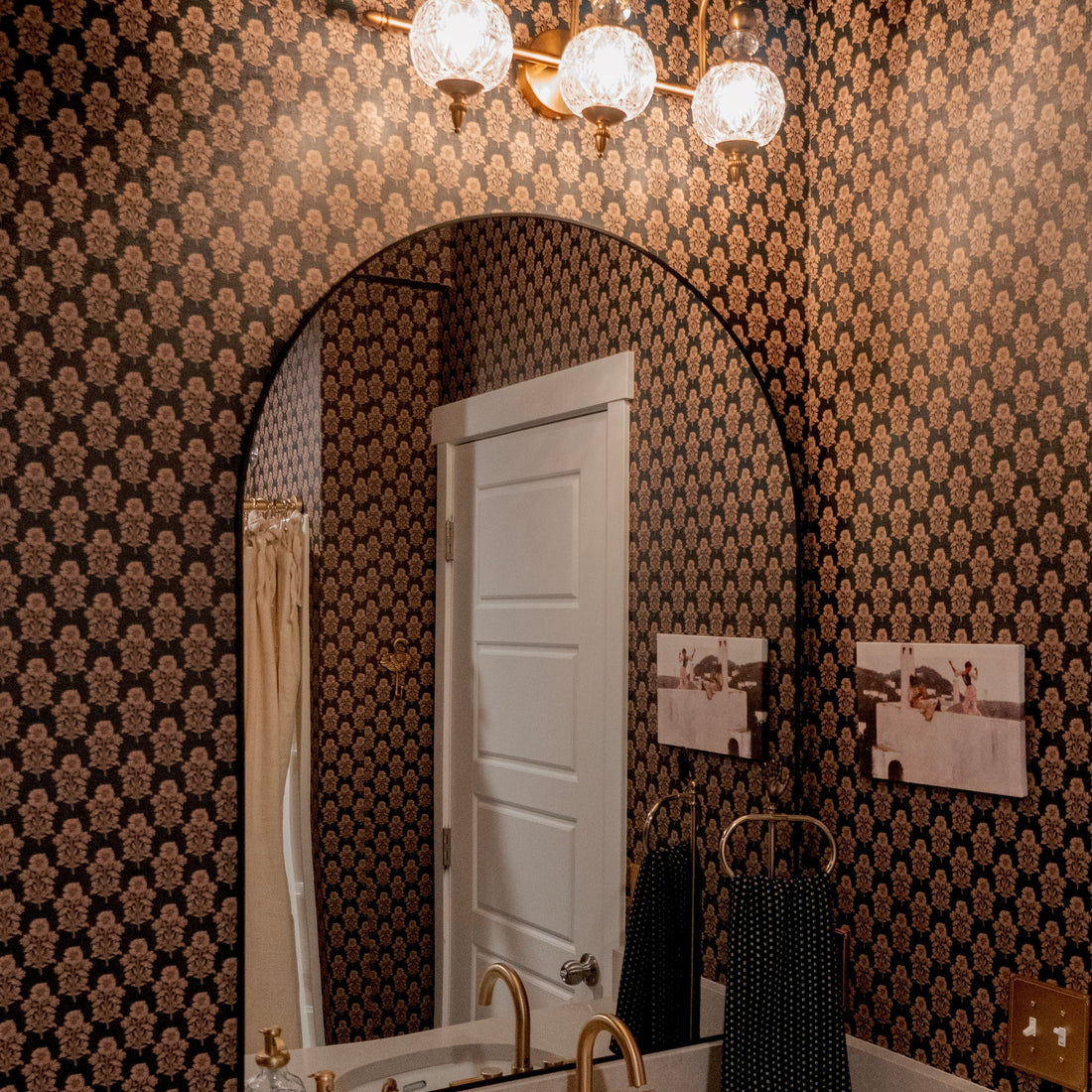 Jones wallpaper pattern by Taddy Mikelaites in a modern living space