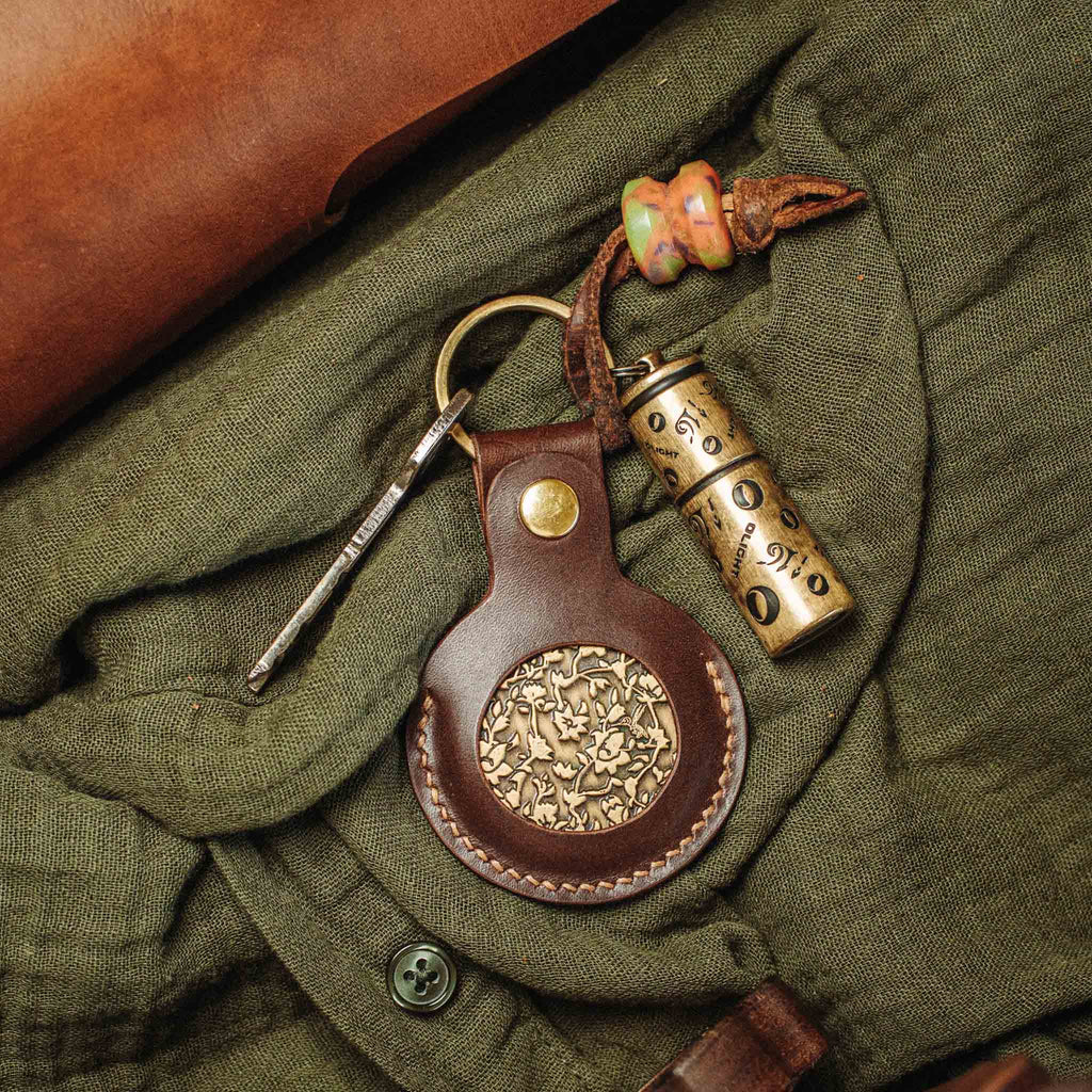 Challenge Coin Keychain - Peso Pocket v5 | EDC Leather Coin Holder