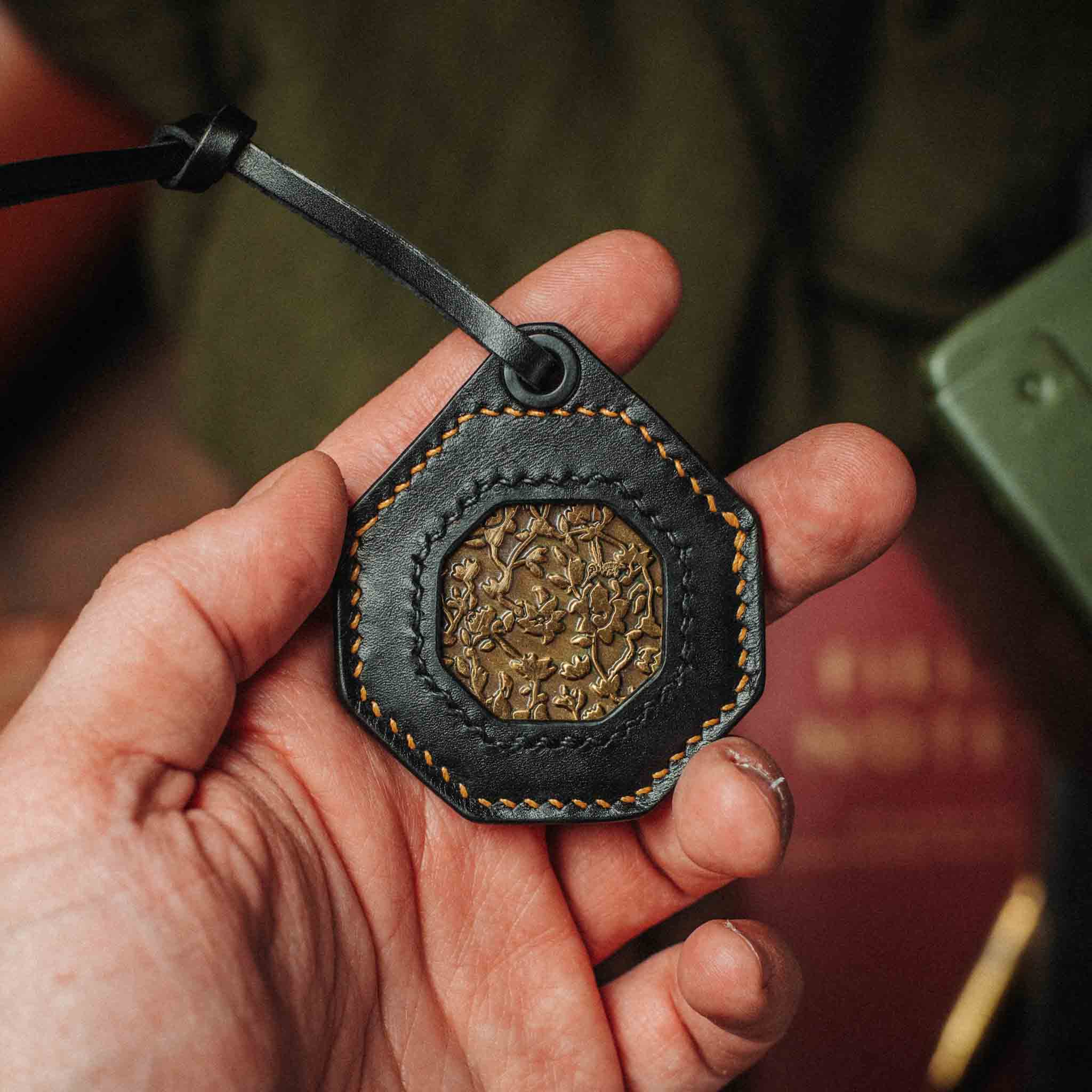 Peso Pocket v4 Plus - Octagonal challenge coin holder