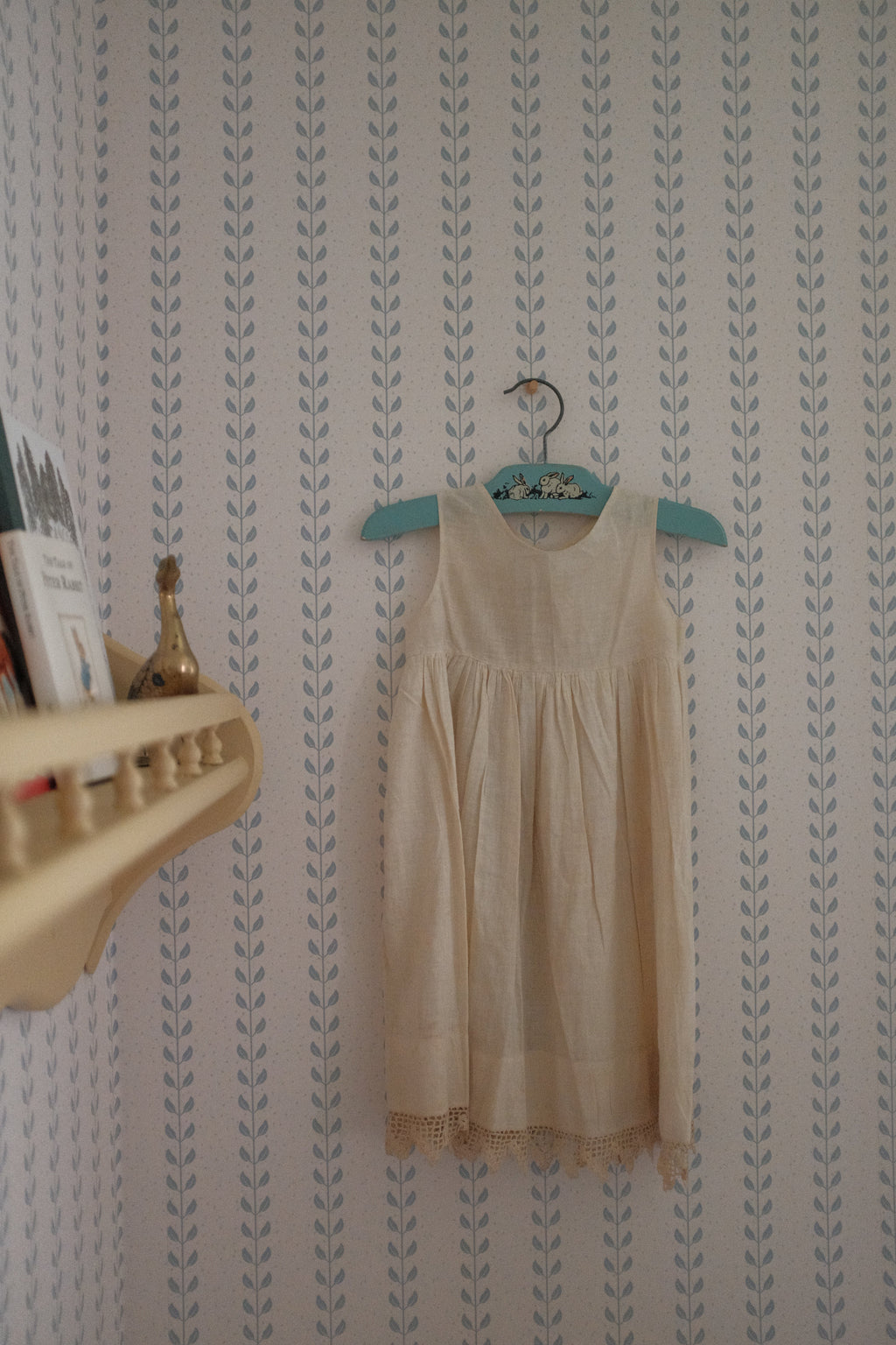 Francesca Geometric Wallpaper in Sage-Green and Beige
