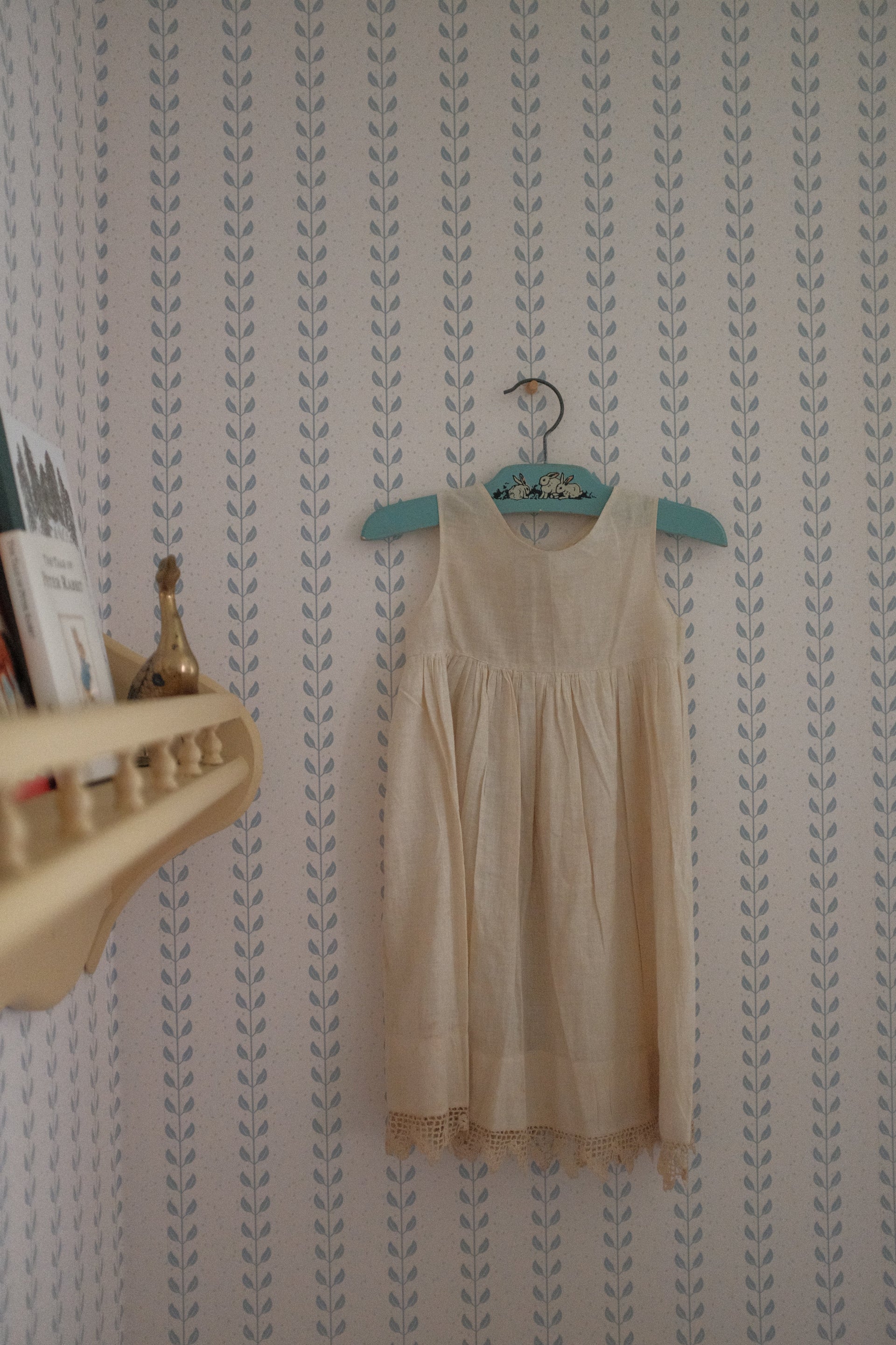 Francesca Geometric Wallpaper in Sage-Green and Beige
