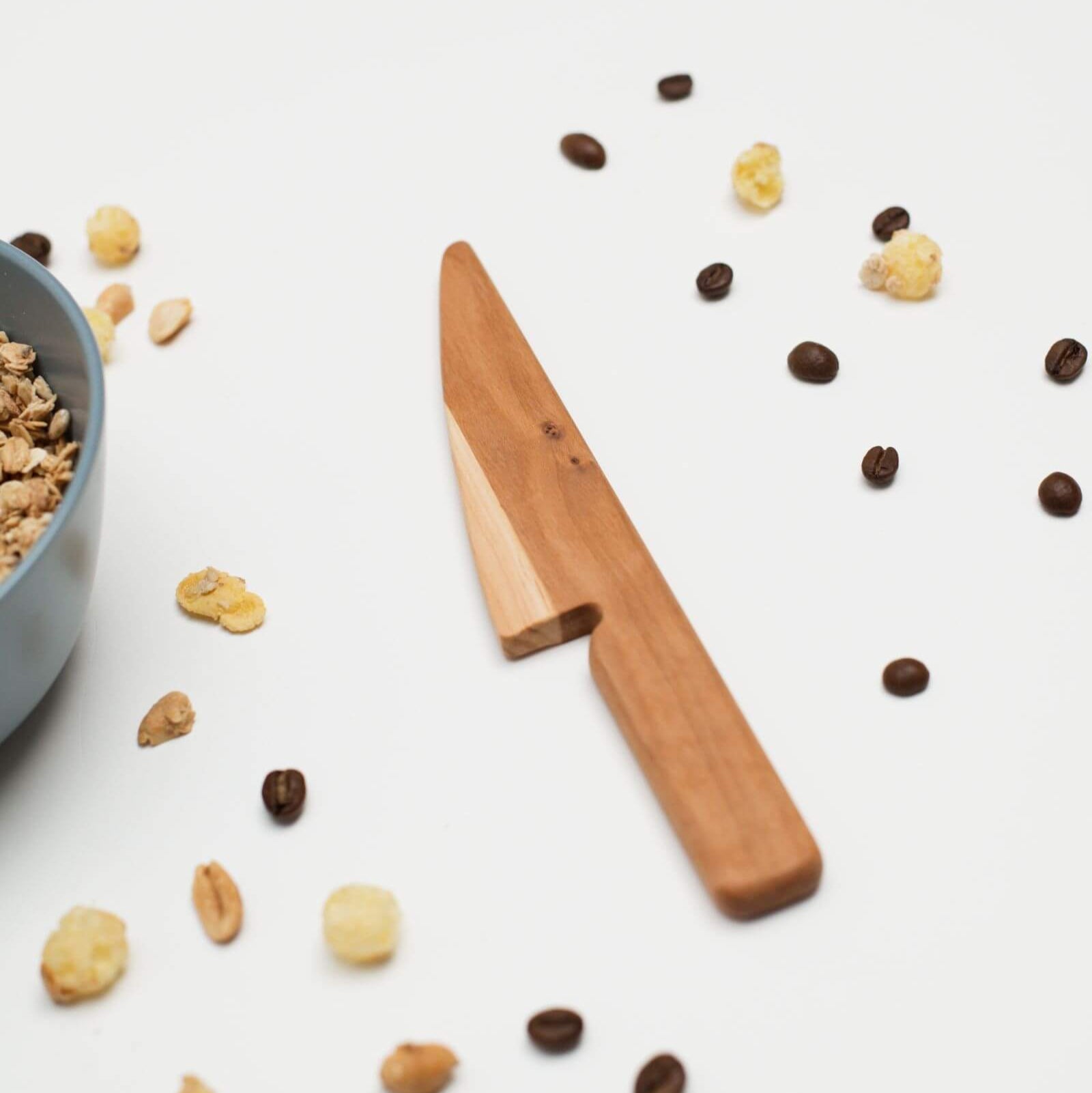 Safe Kids Cutting Board and Knives Set for Culinary Exploration
