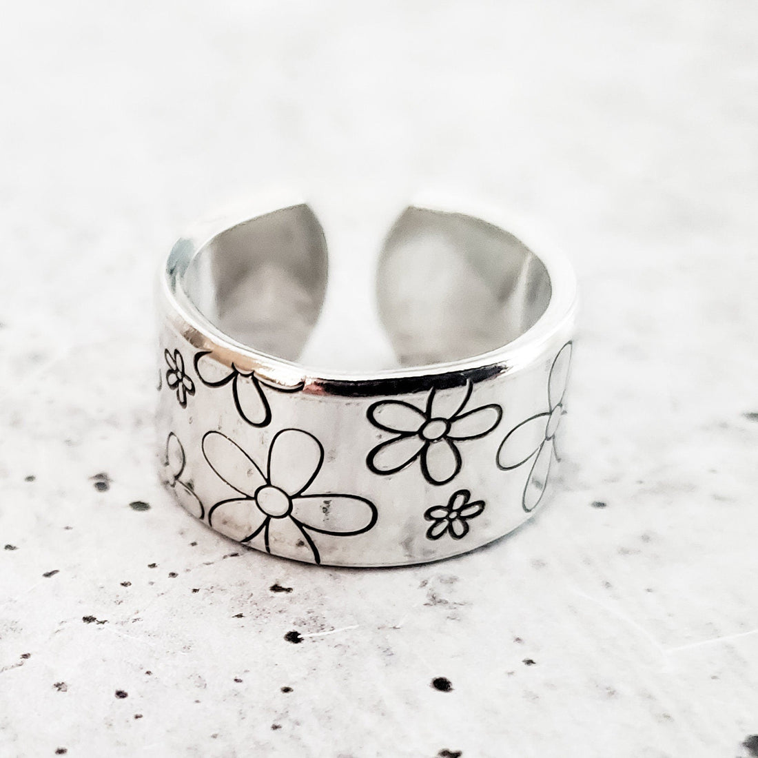 Wide Band Daisy Flower Silver Tone Adjustable Ring - Image 5
