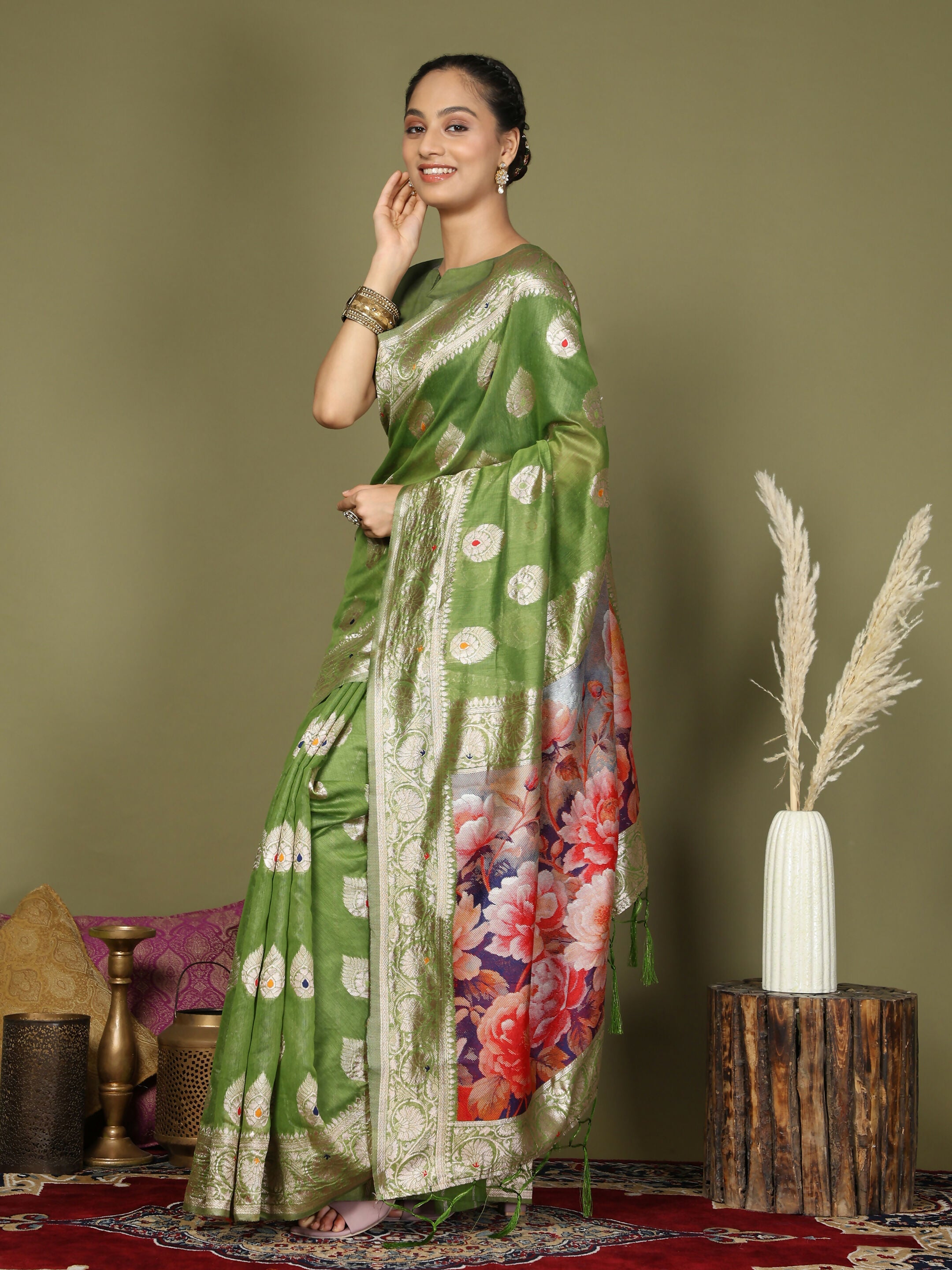 Elegant Green Linen Cotton Saree with Matching Blouse