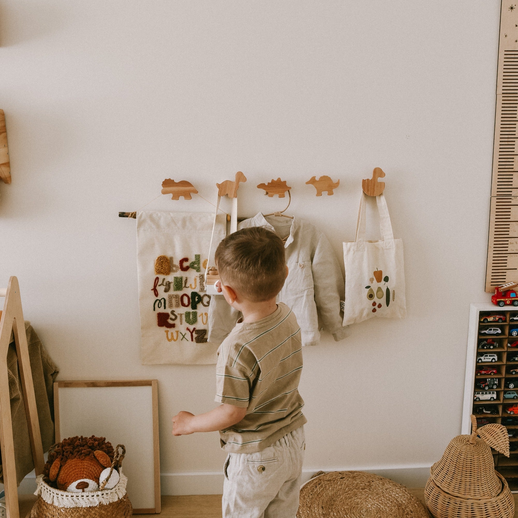 Handcrafted Dinosaur Wall Hooks – Scandi-Boho Wooden Decor