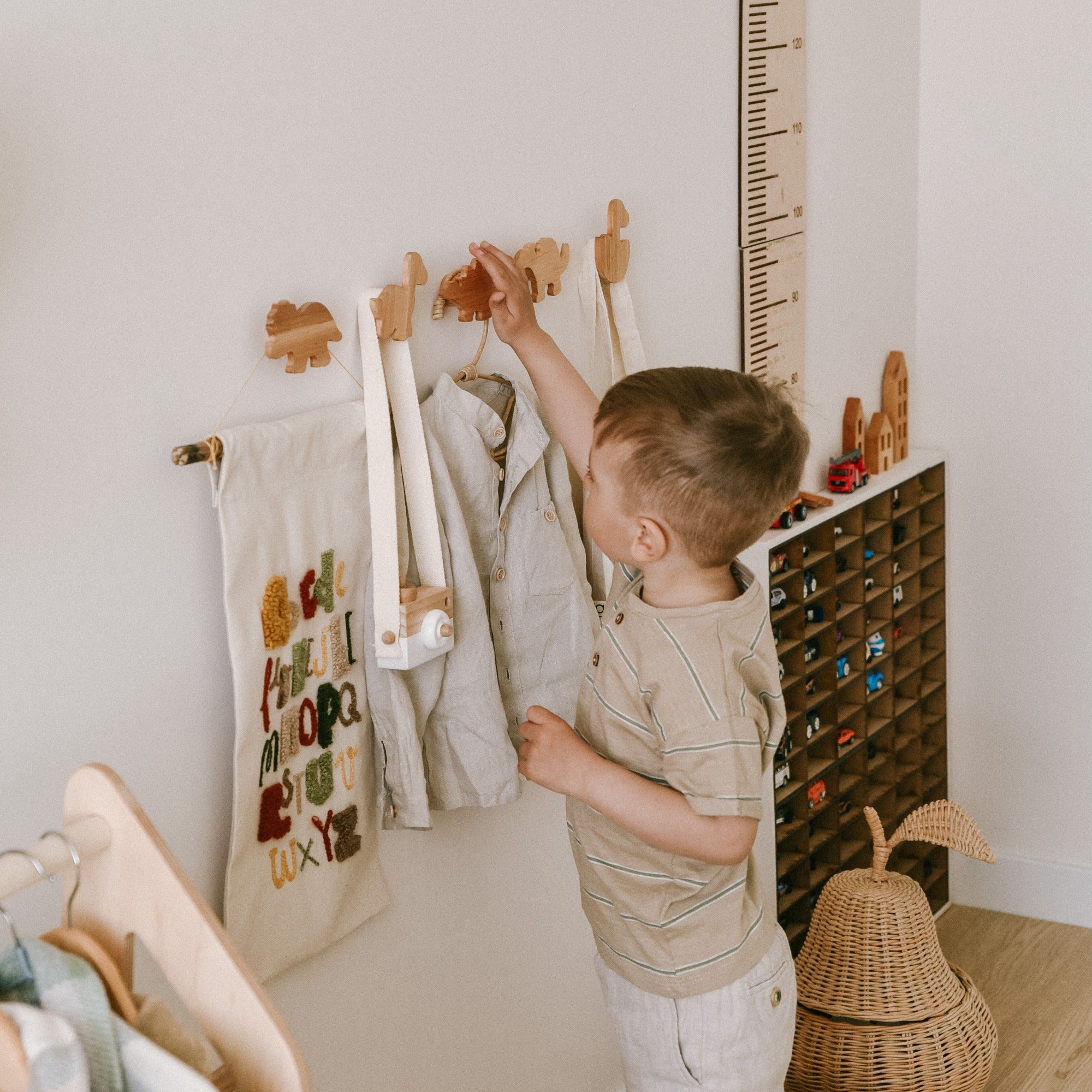 Handcrafted Dinosaur Wall Hooks – Scandi-Boho Wooden Decor