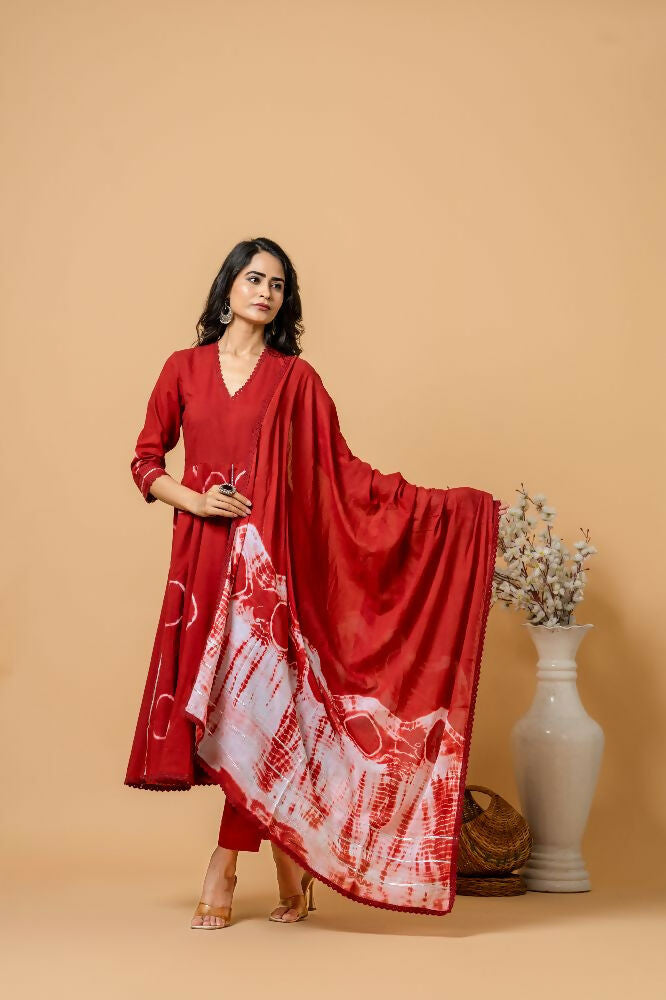 Red tie and dye print cotton suit set for a comfortable ethnic look