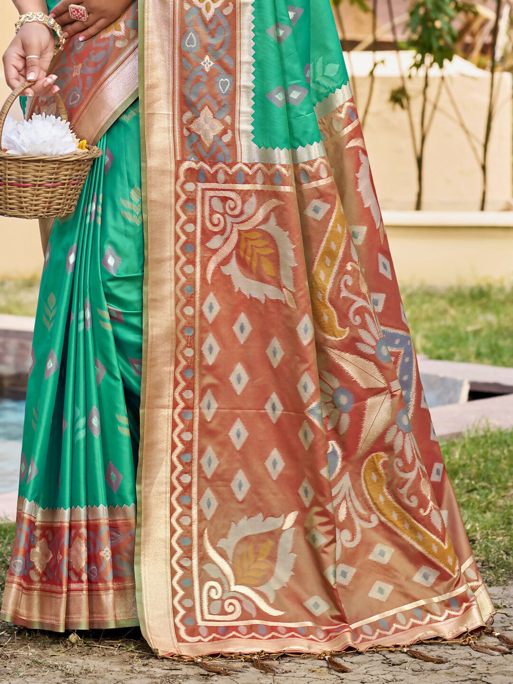 Rama Green Pochampally Silk Saree with Matching Blouse