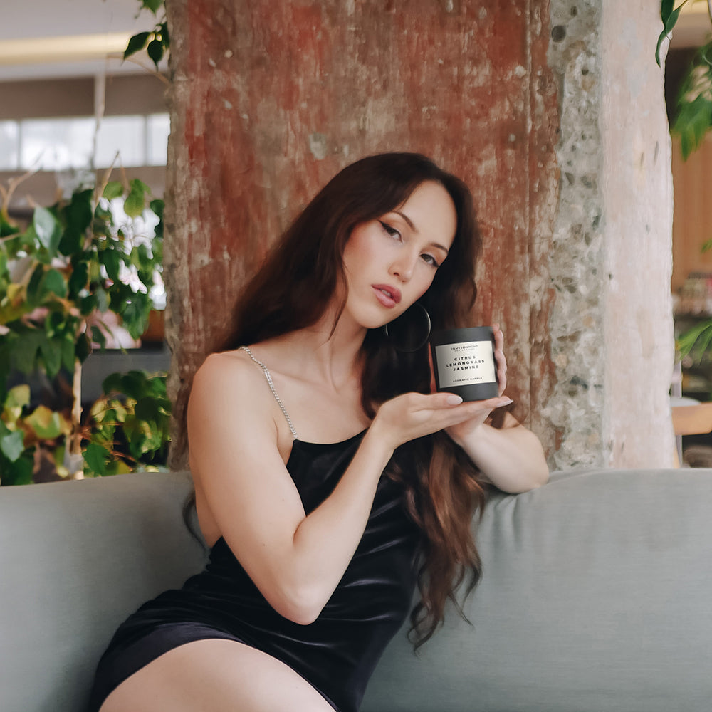 White Tea and Cedar Scented Candle with Lid - 8oz Luxury Home Decor