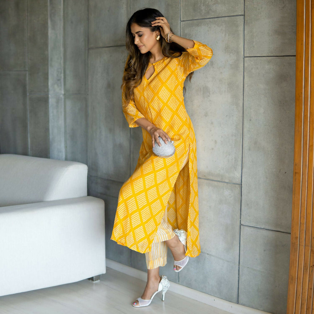 Women's Yellow Pure Muslin Straight Kurta and Pant Set with Print