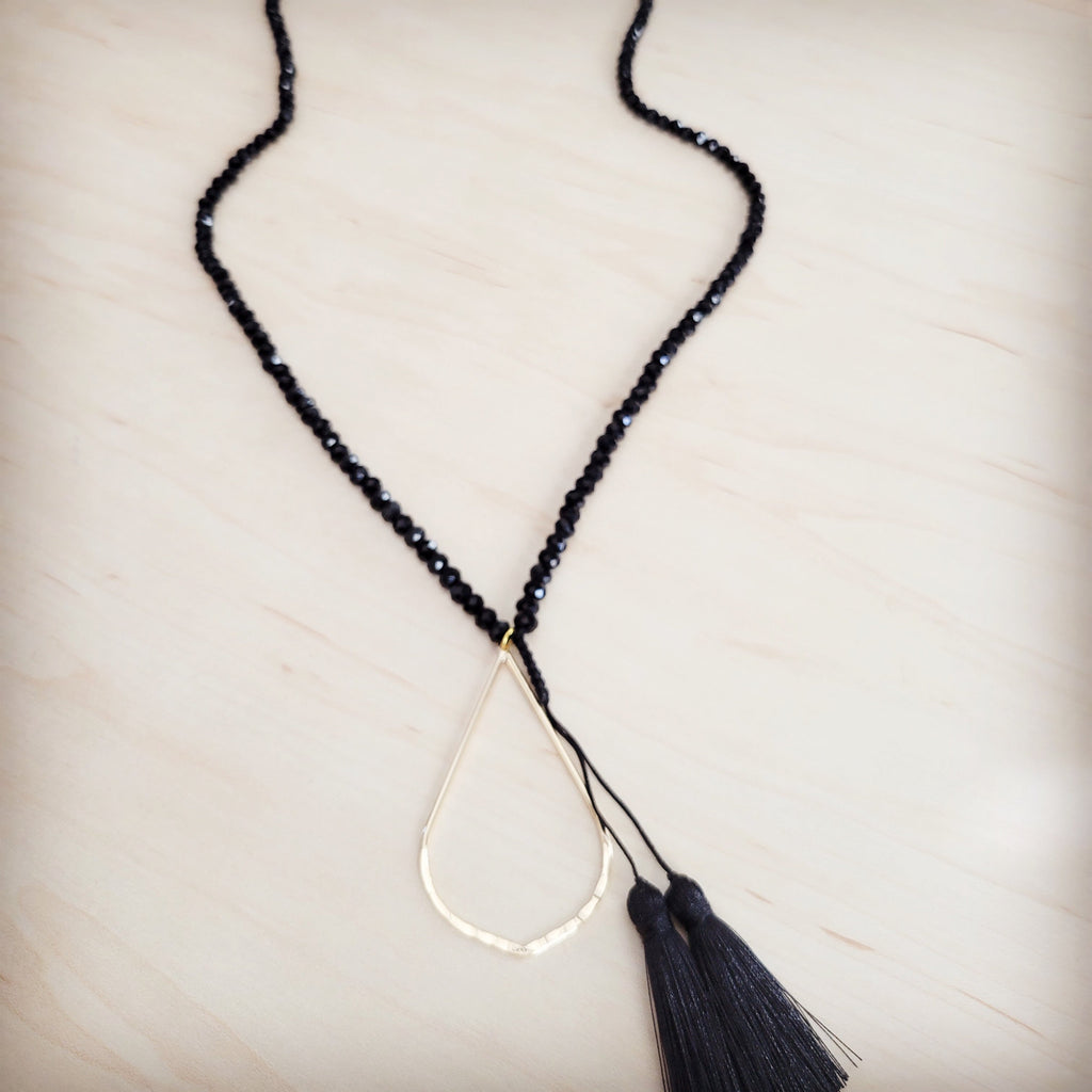 Black Faceted Bead Lariat Necklace with Gilded Teardrop Charm - Image 3