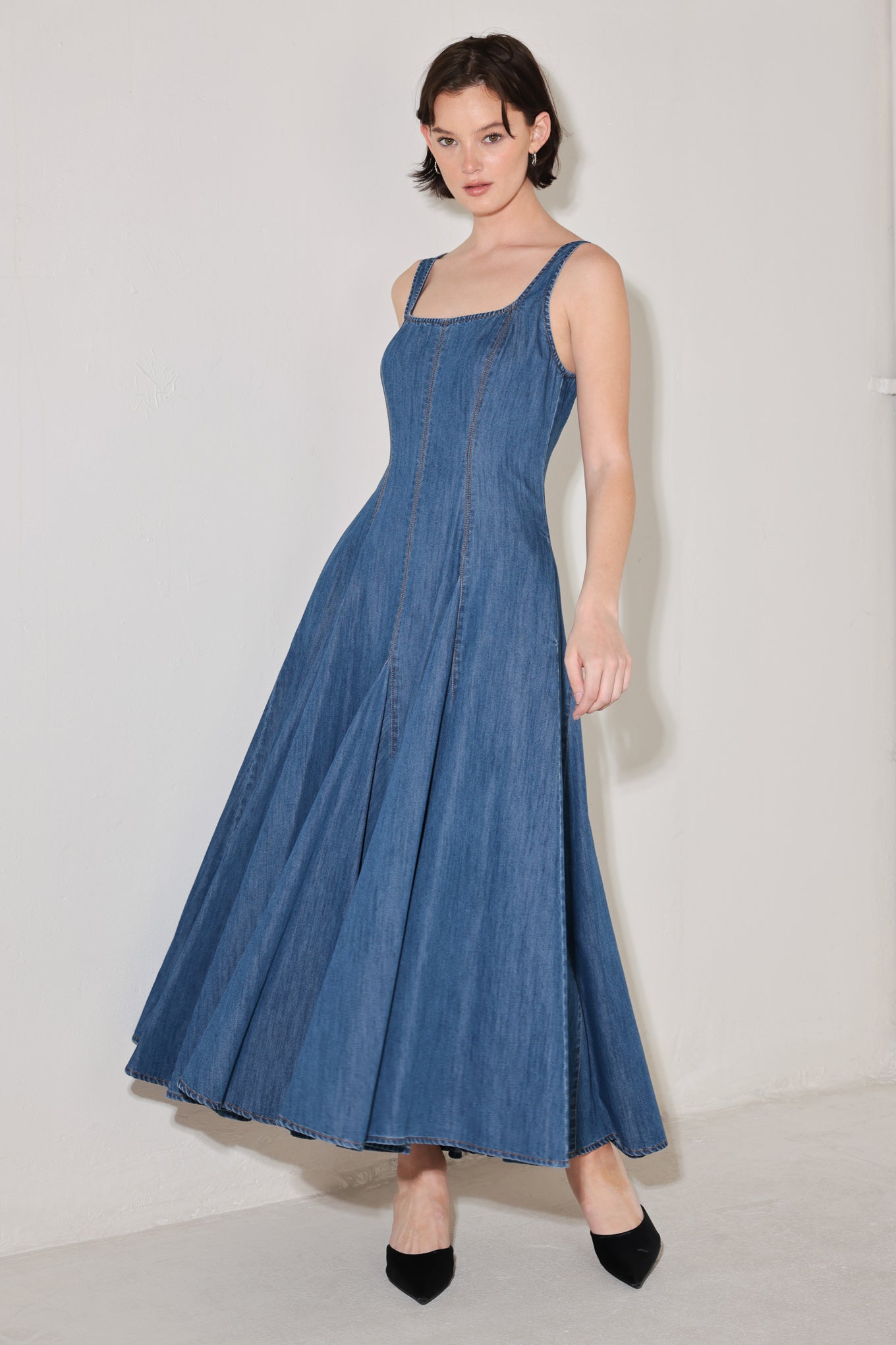 Indigo Sway Sleeveless Denim Midi Dress with Square Neckline