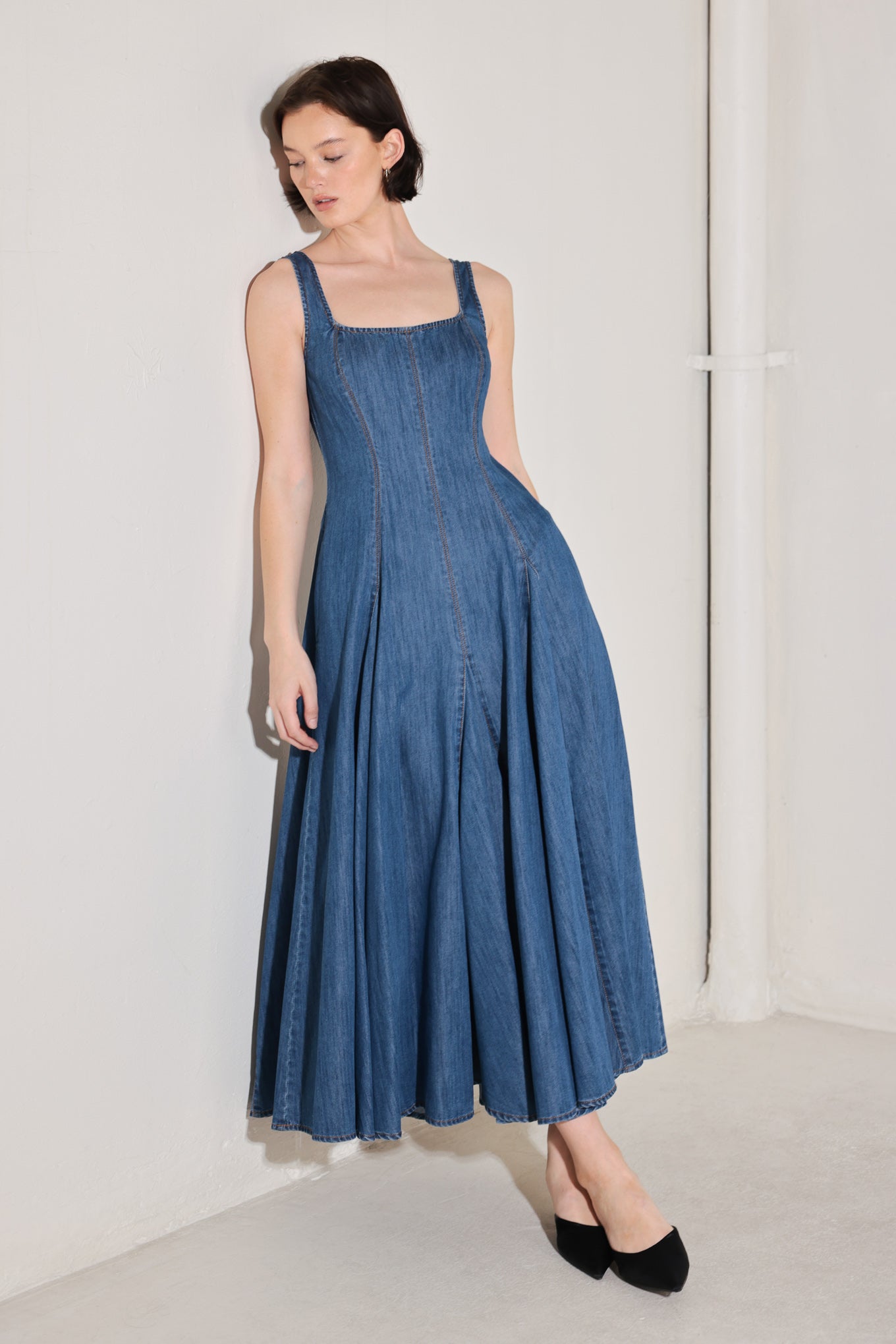 Indigo Sway Sleeveless Denim Midi Dress with Square Neckline
